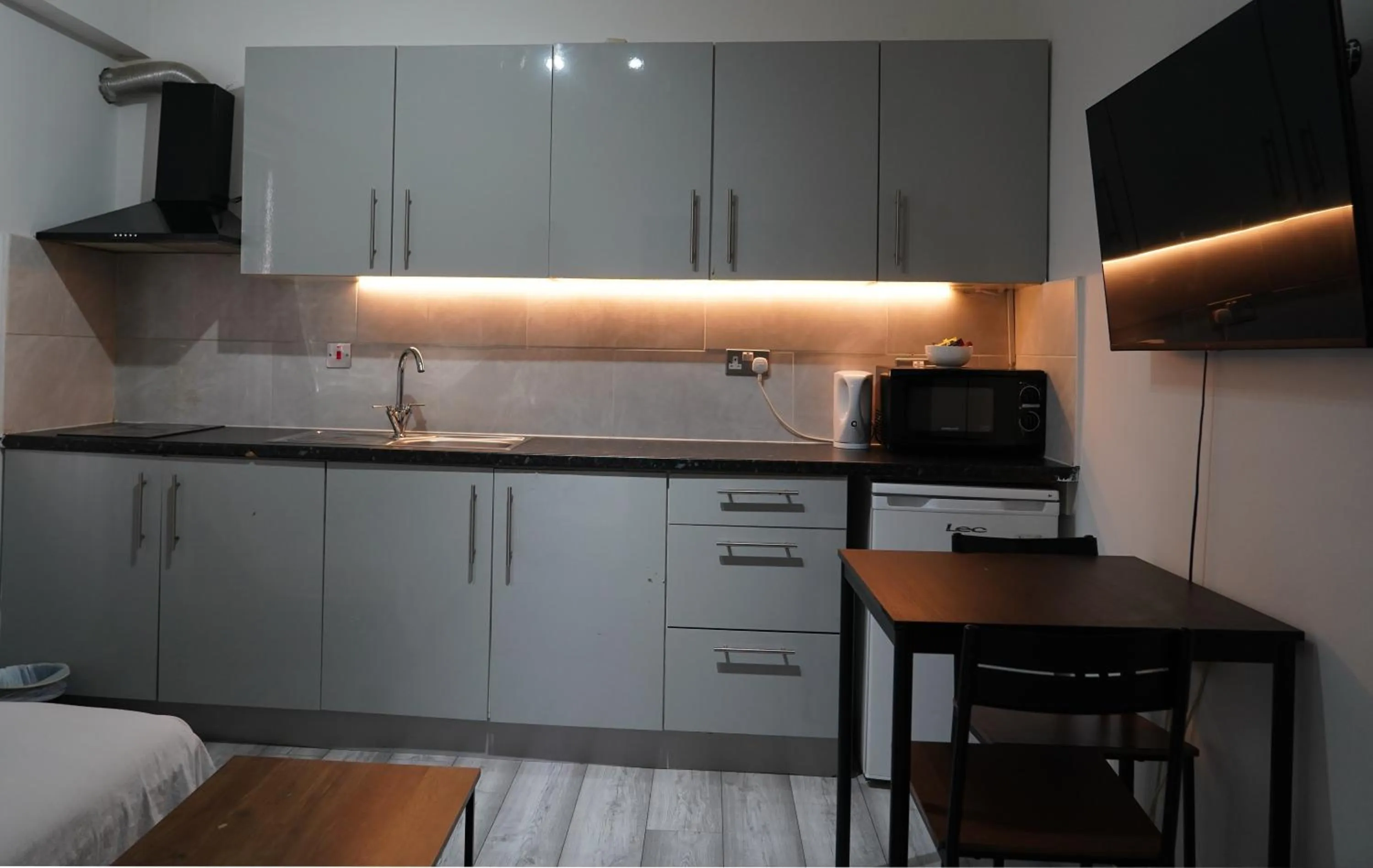 Kitchen or kitchenette in Hills View Apartments
