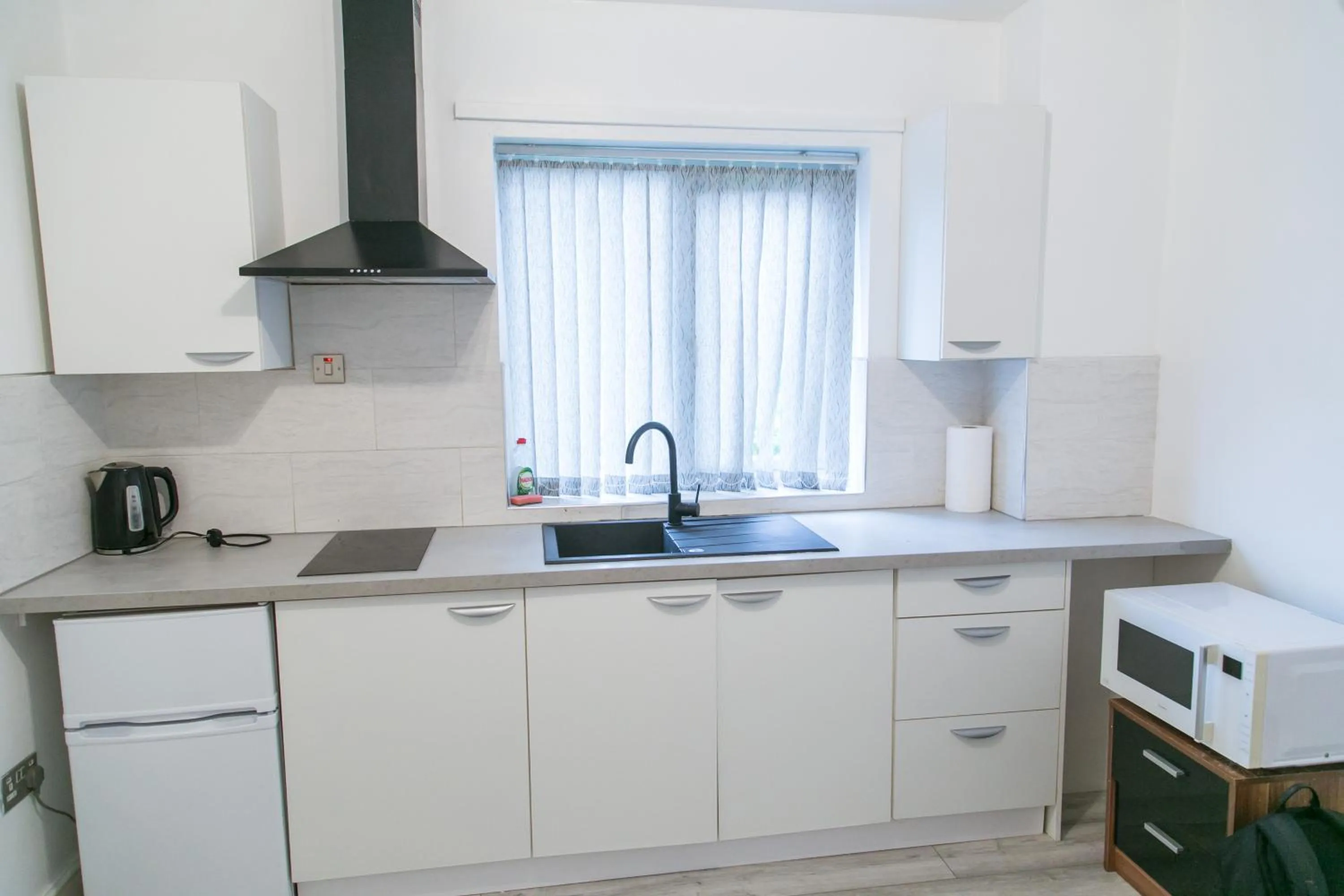 Kitchen or kitchenette in Hills View Apartments