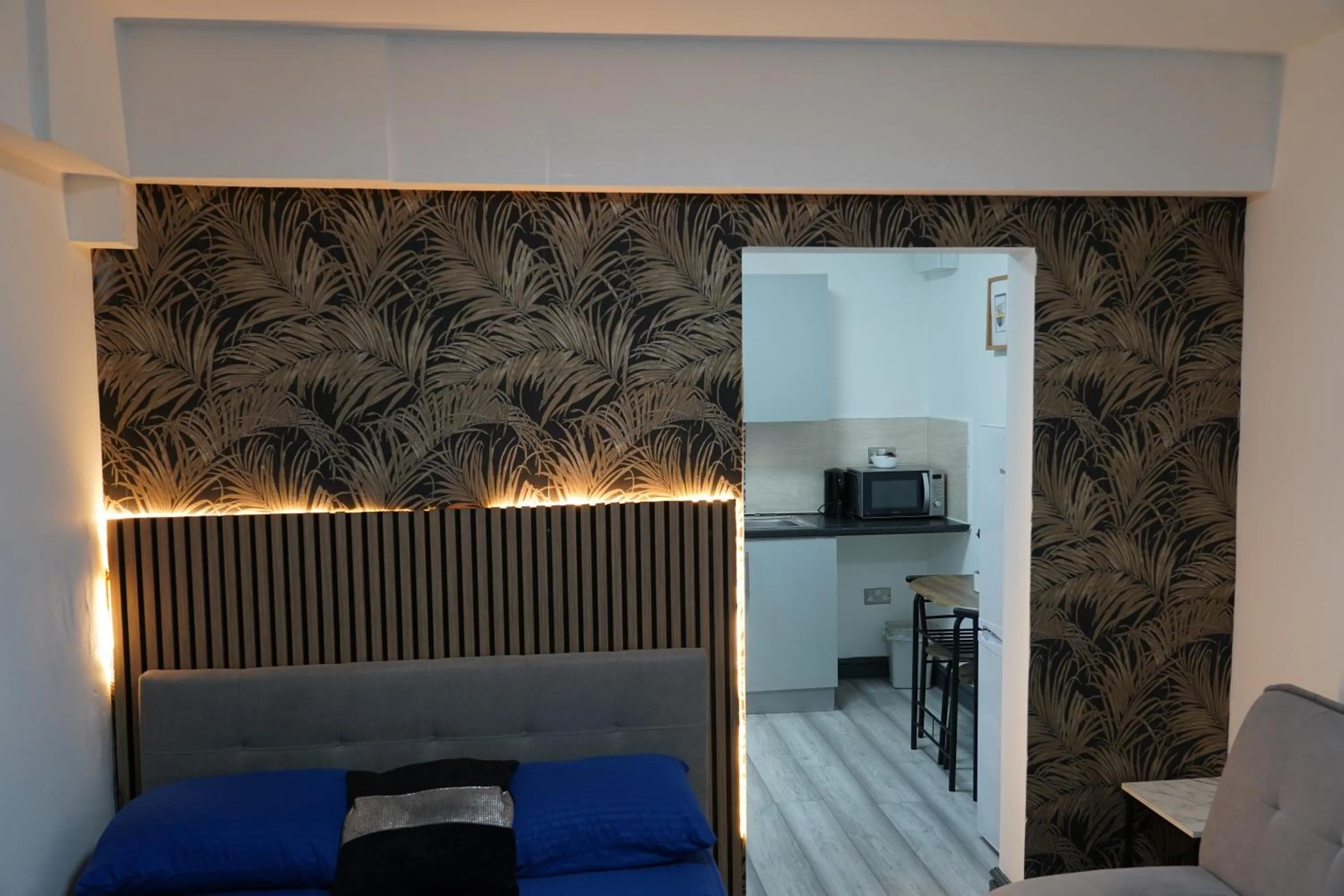 Photo of the whole room, Bed in Hills View Apartments