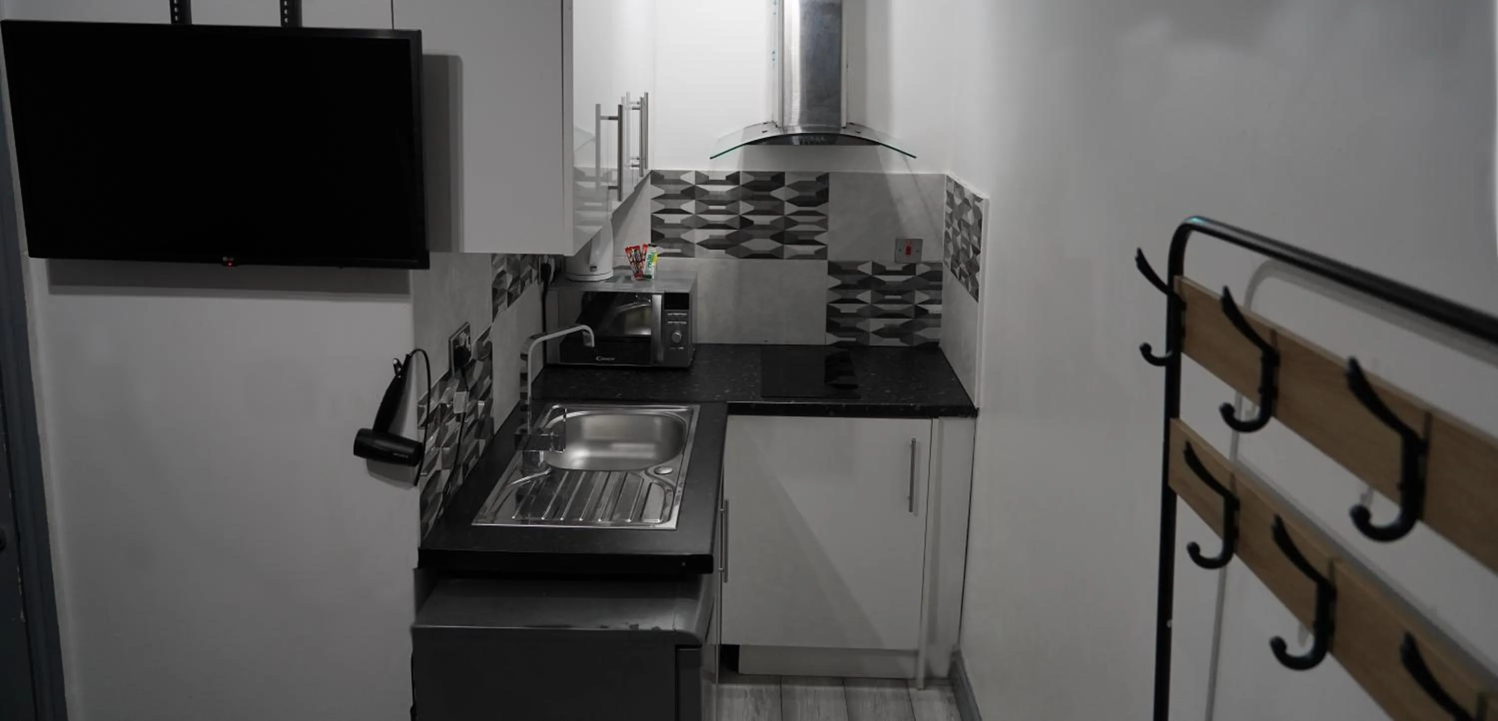 Kitchen or kitchenette in Hills View Apartments