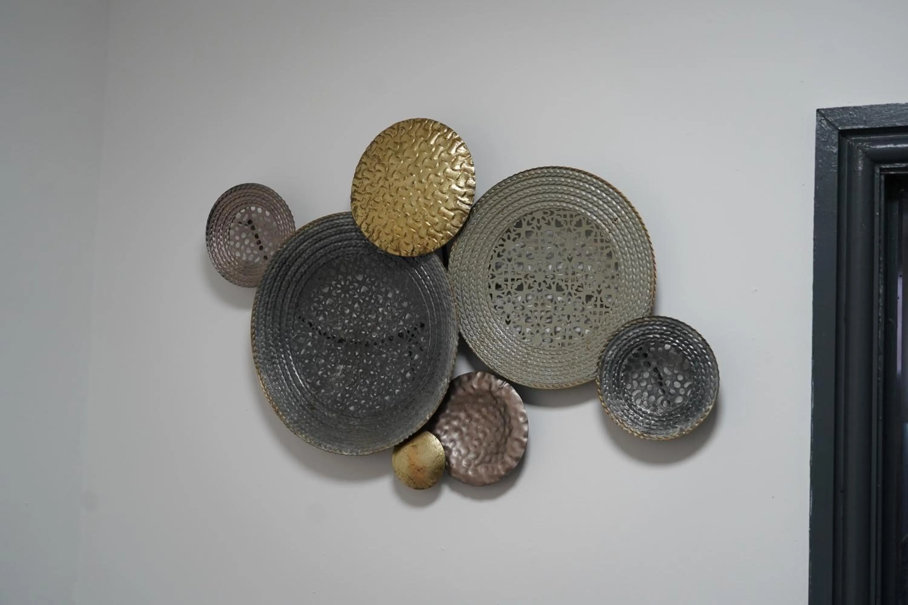 Decorative detail in Hills View Apartments