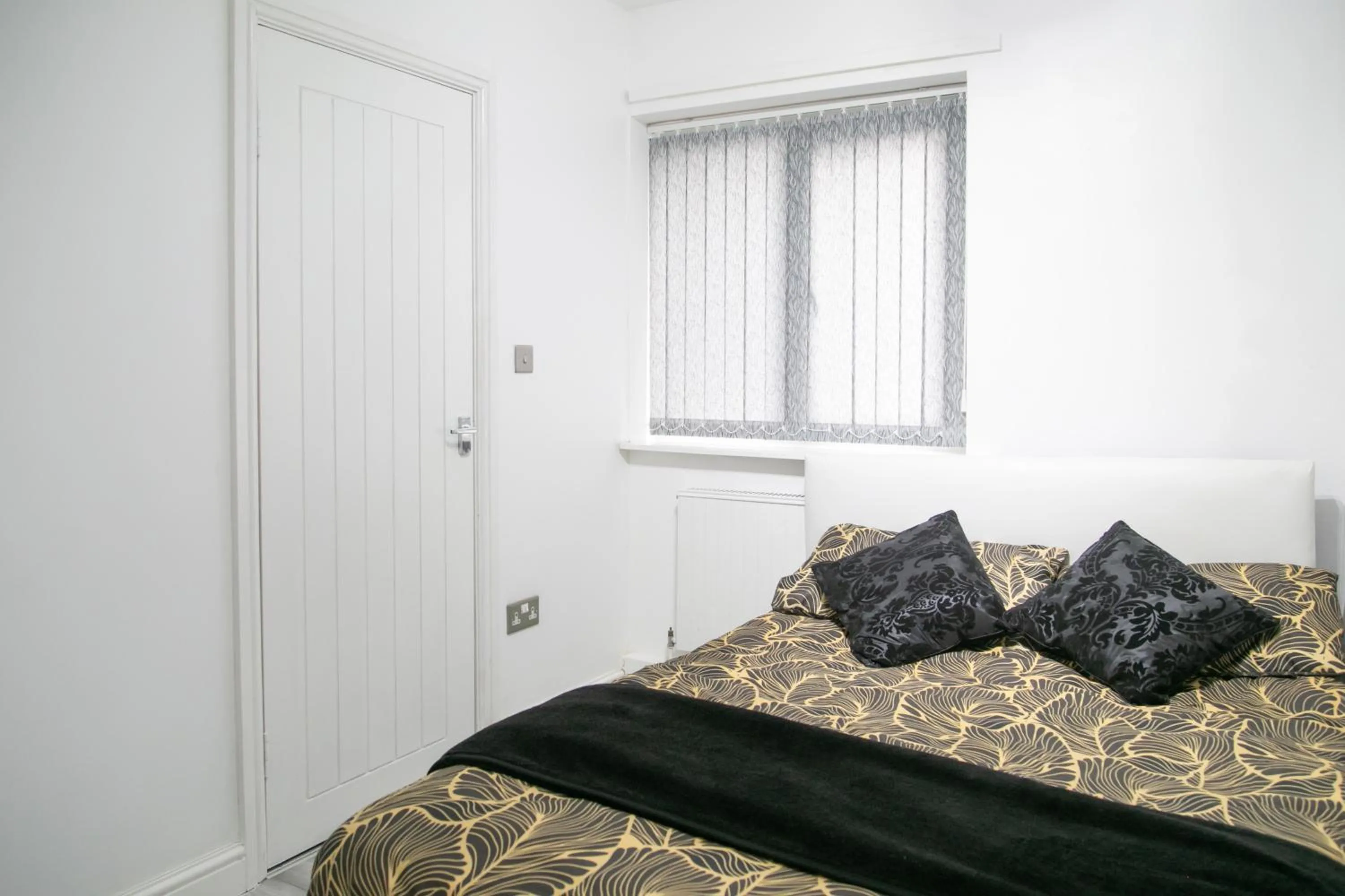 Bed in Hills View Apartments