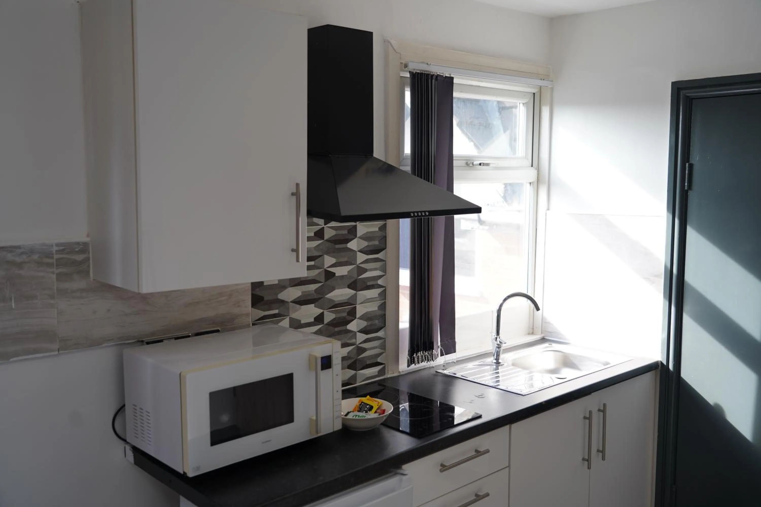 Kitchen or kitchenette in Hills View Apartments