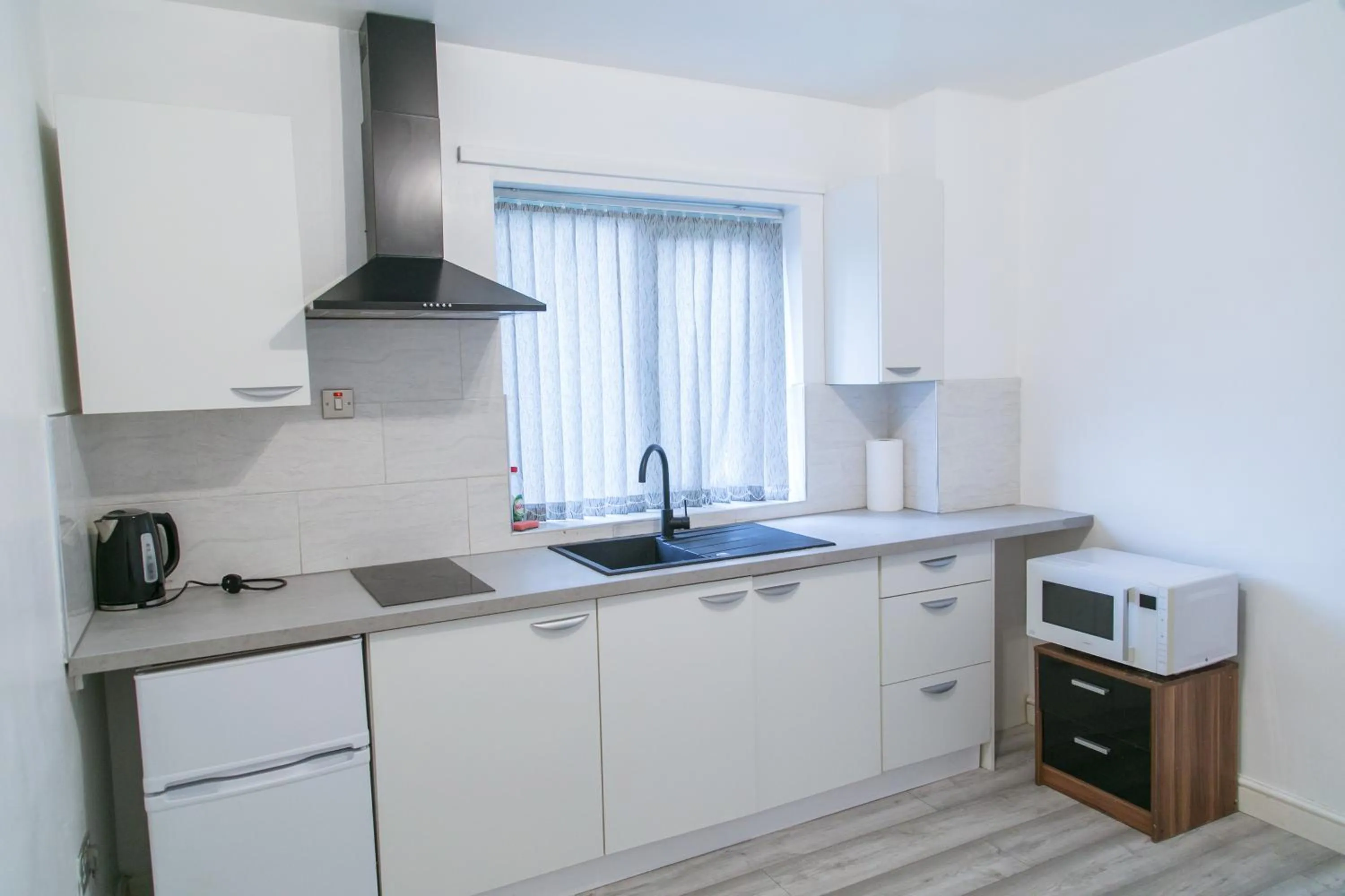 Kitchen or kitchenette in Hills View Apartments