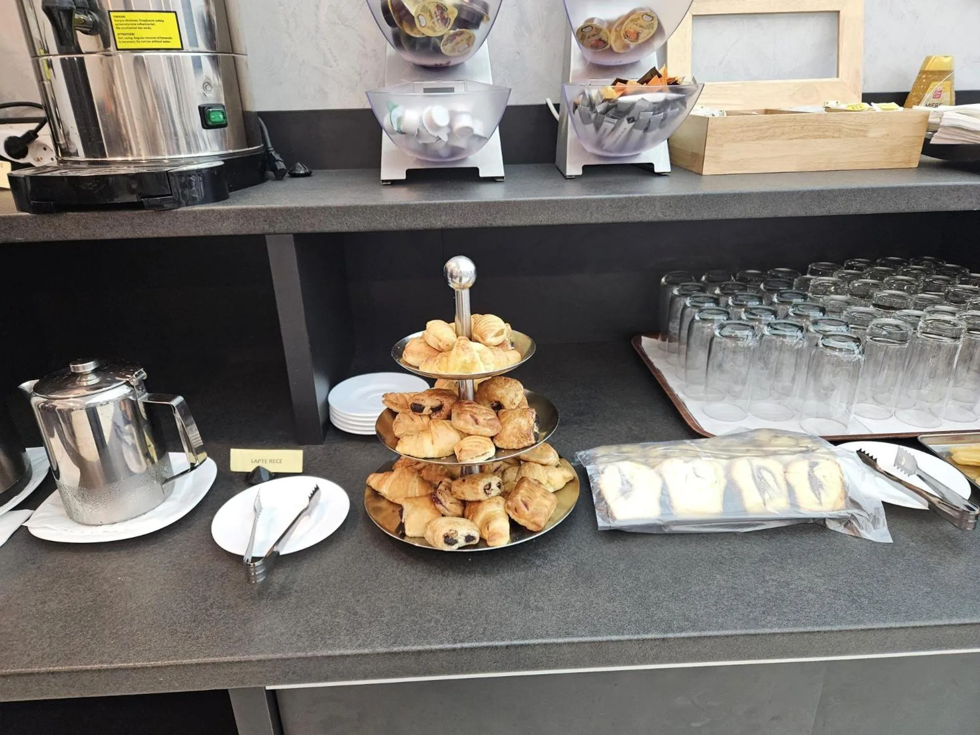 Dining area in Hotel Javu