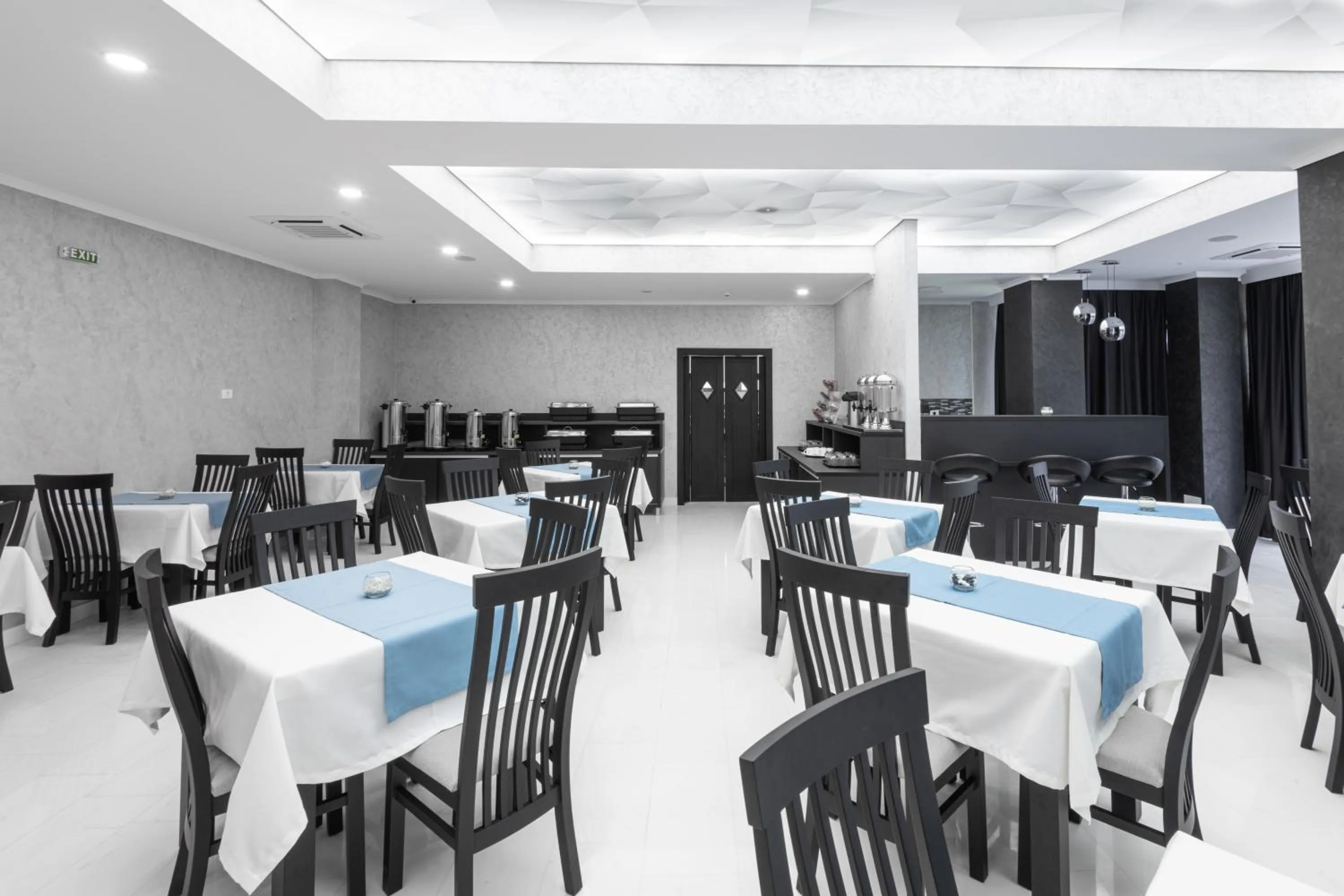 Restaurant/places to eat in Hotel Javu