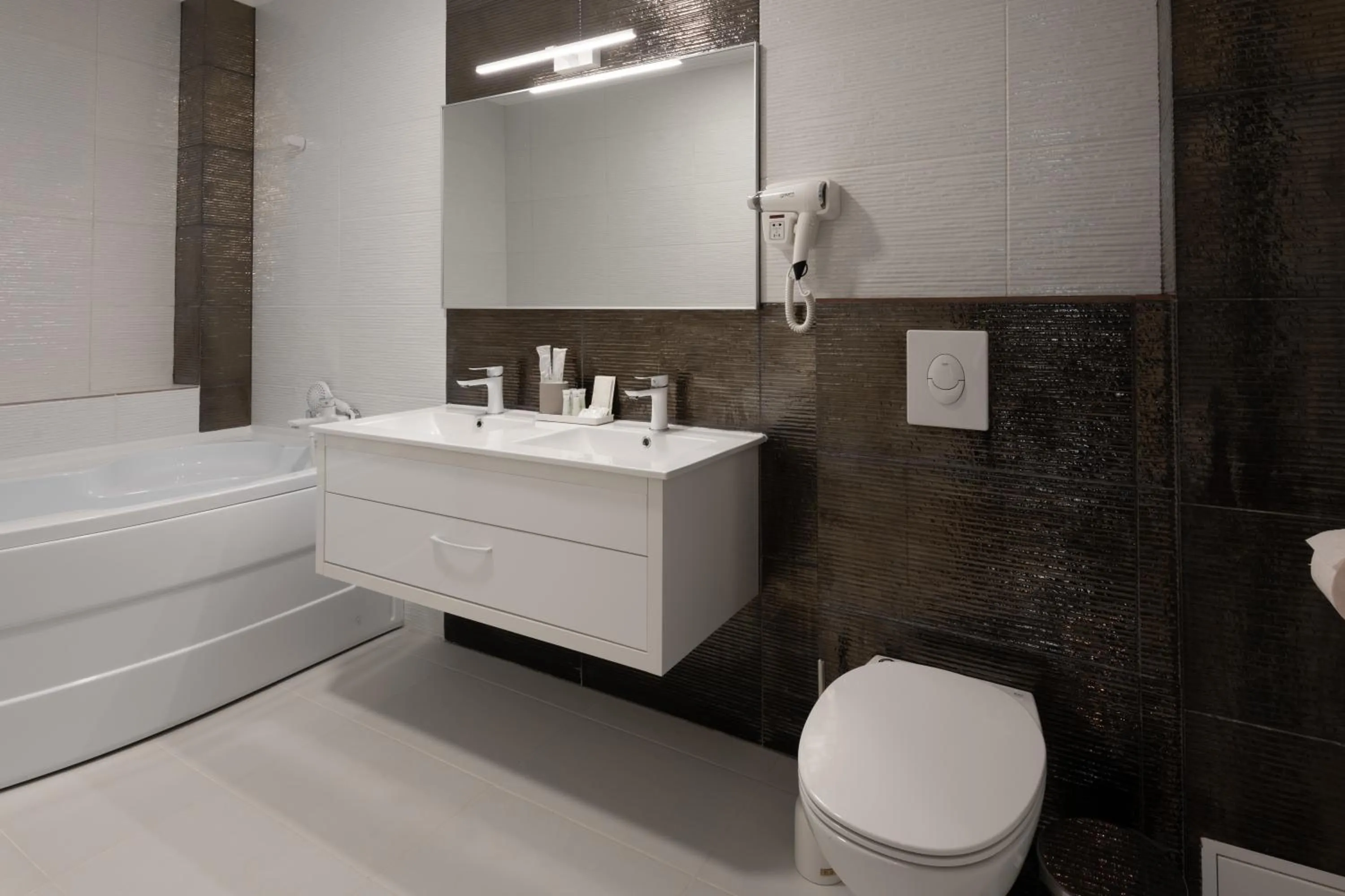 Toilet in Hotel Javu