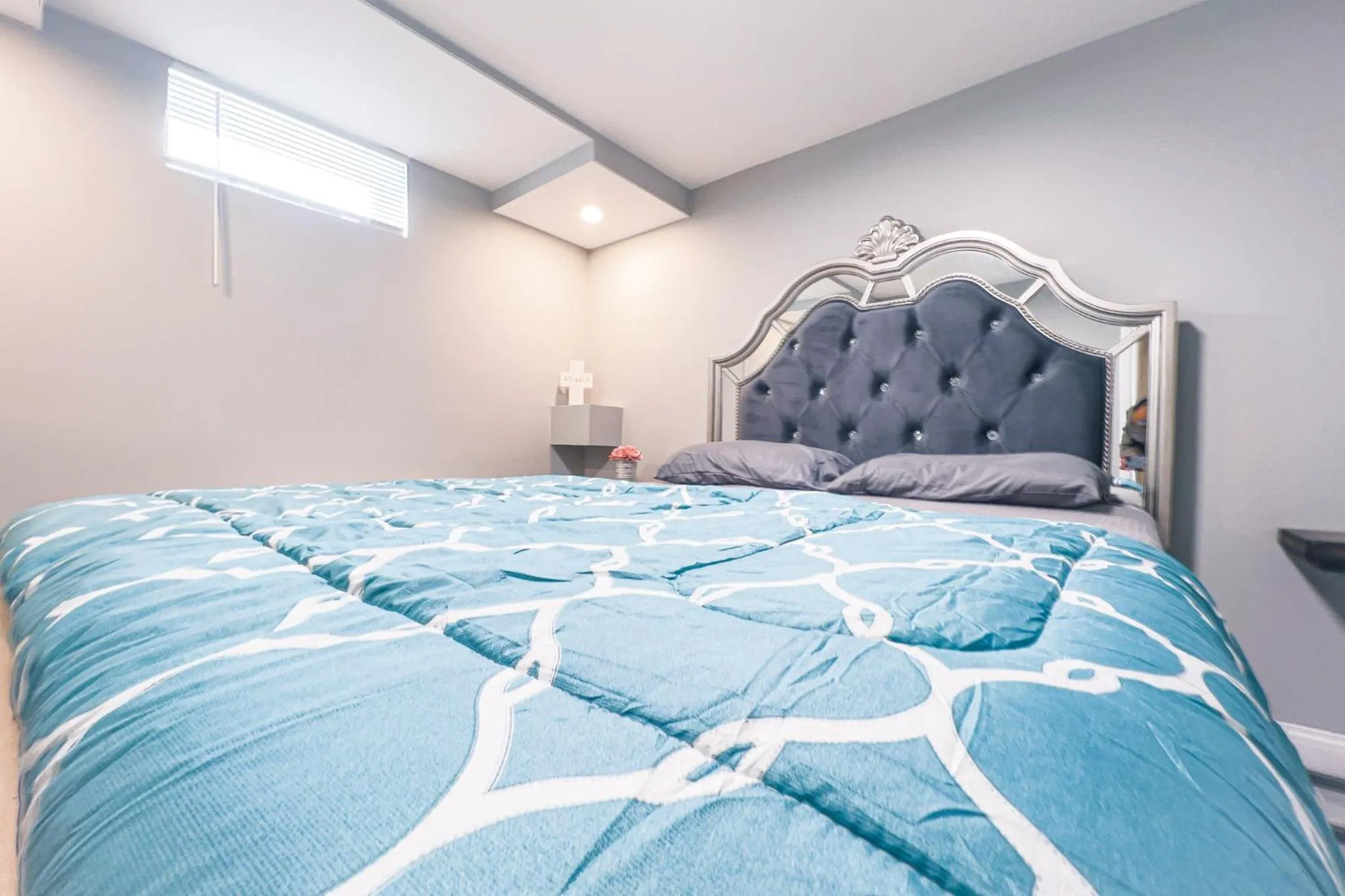 Bed in The Grand Gorge Villa-With Private Yard & Parking, Minutes From Falls & Casino by Niagara Hospitaliy