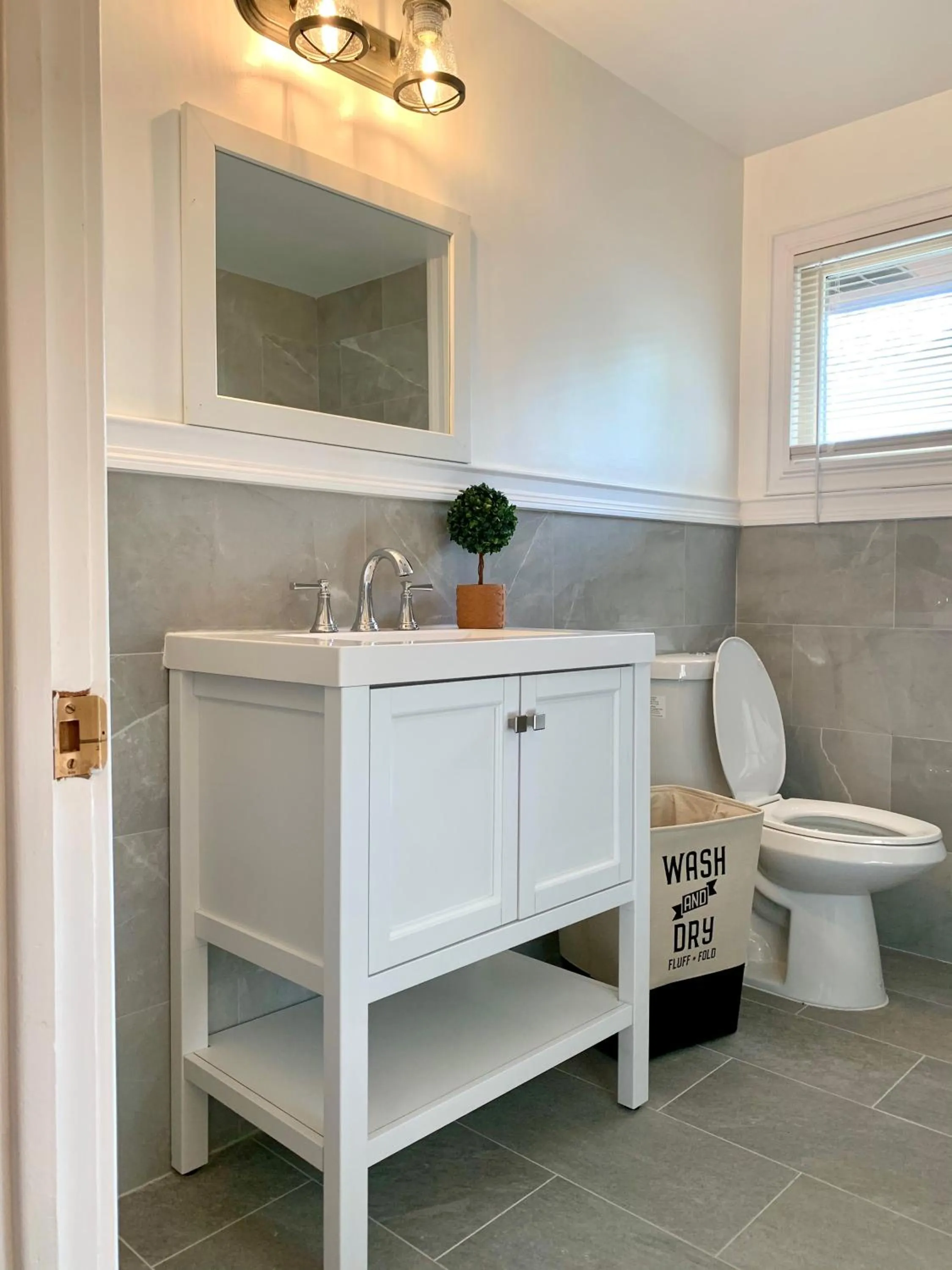 The Grand Gorge Villa-With Private Yard & Parking, Minutes From Falls & Casino by Niagara Hospitaliy