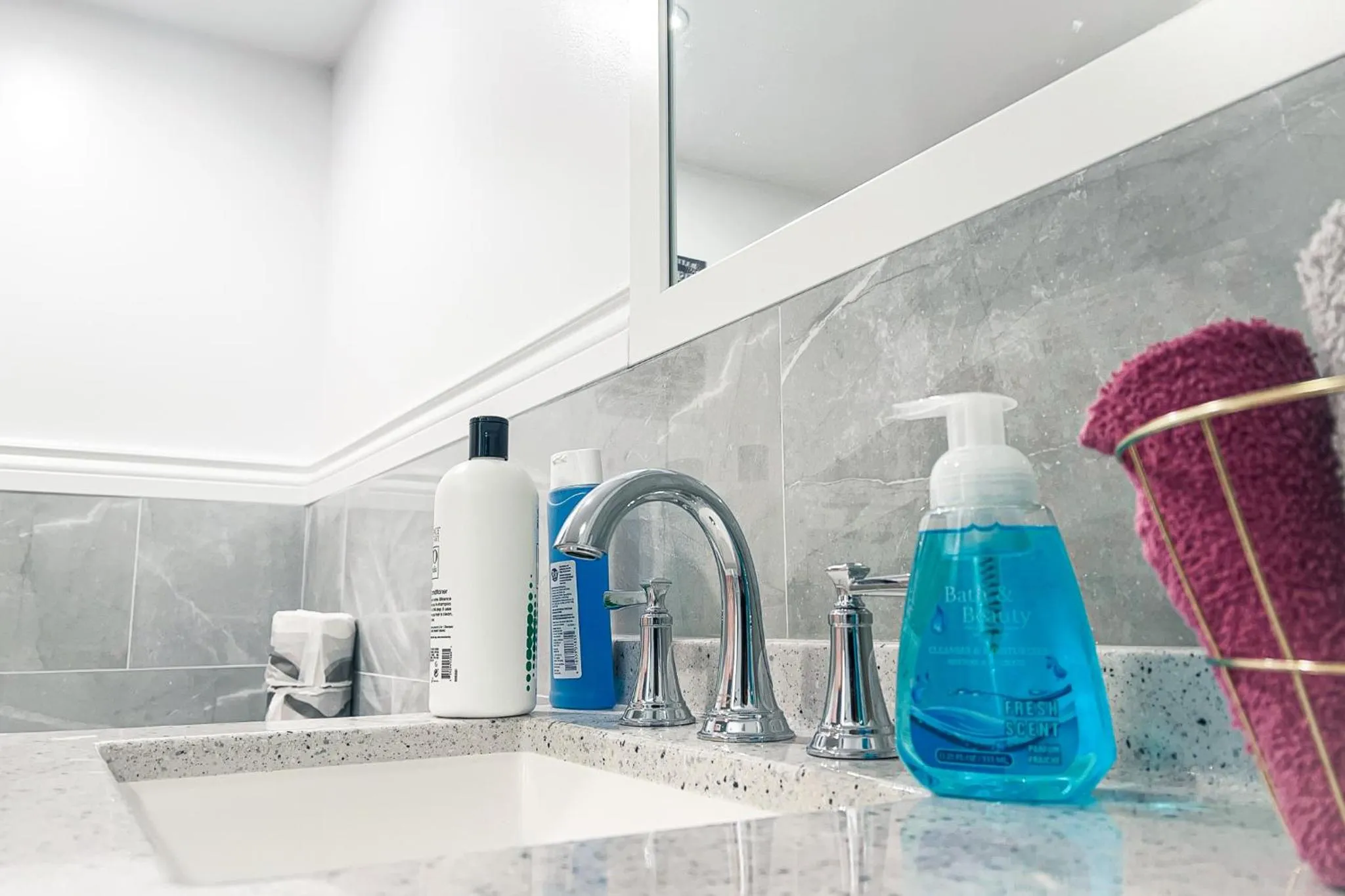 The Grand Gorge Villa-With Private Yard & Parking, Minutes From Falls & Casino by Niagara Hospitaliy