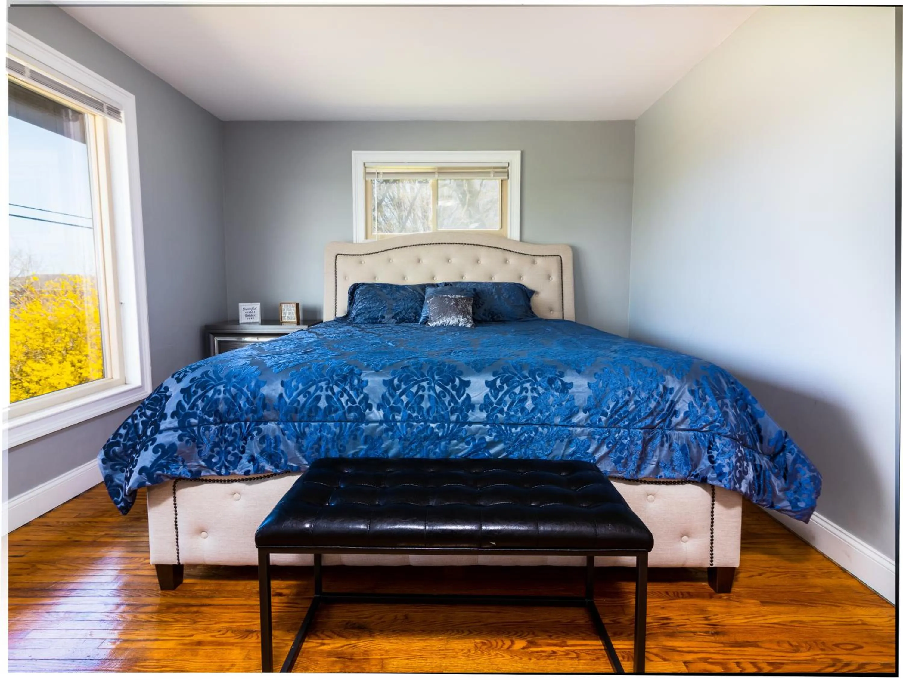 Bed in The Grand Gorge Villa-With Private Yard & Parking, Minutes From Falls & Casino by Niagara Hospitaliy