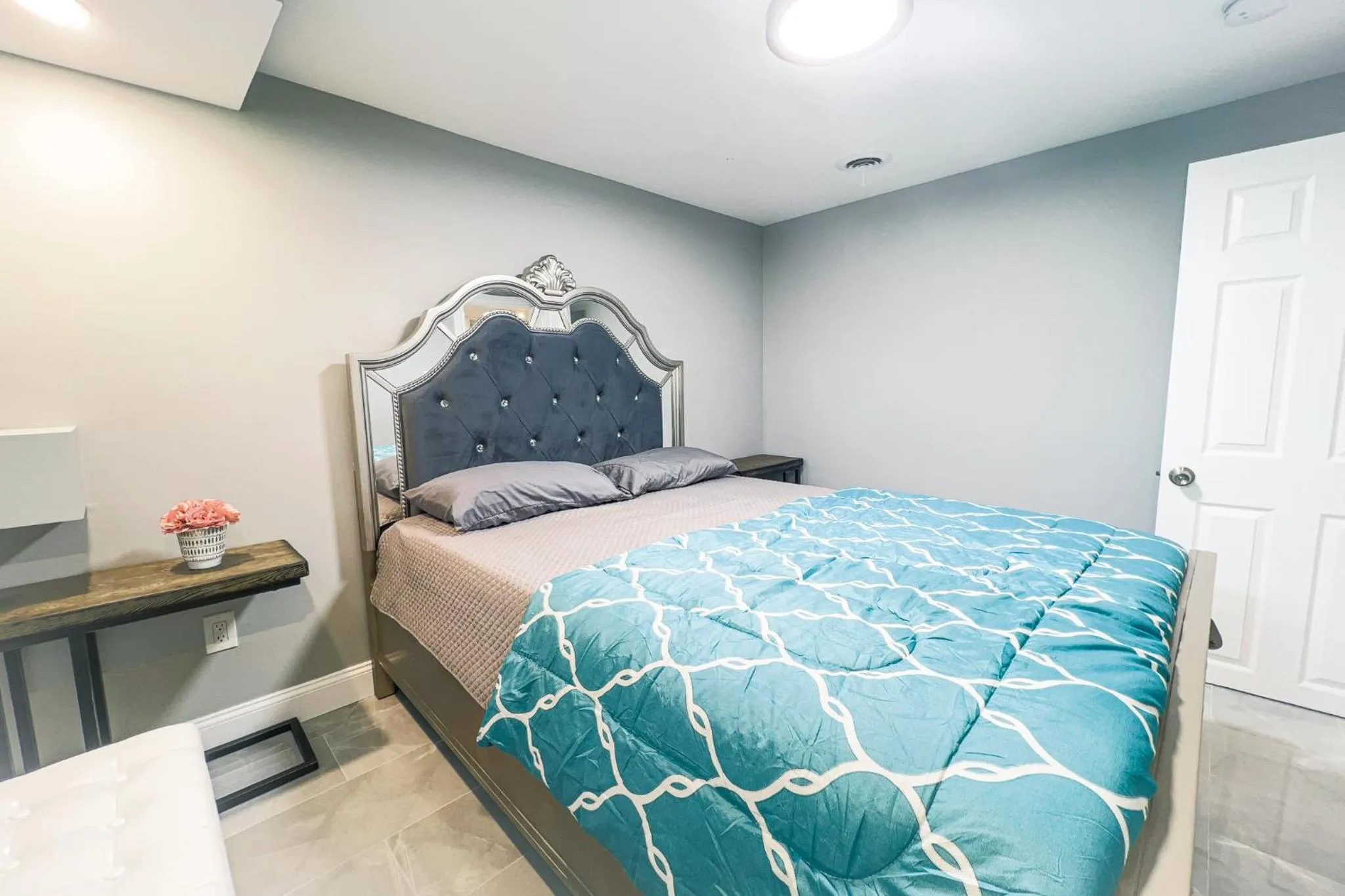 Bed in The Grand Gorge Villa-With Private Yard & Parking, Minutes From Falls & Casino by Niagara Hospitaliy