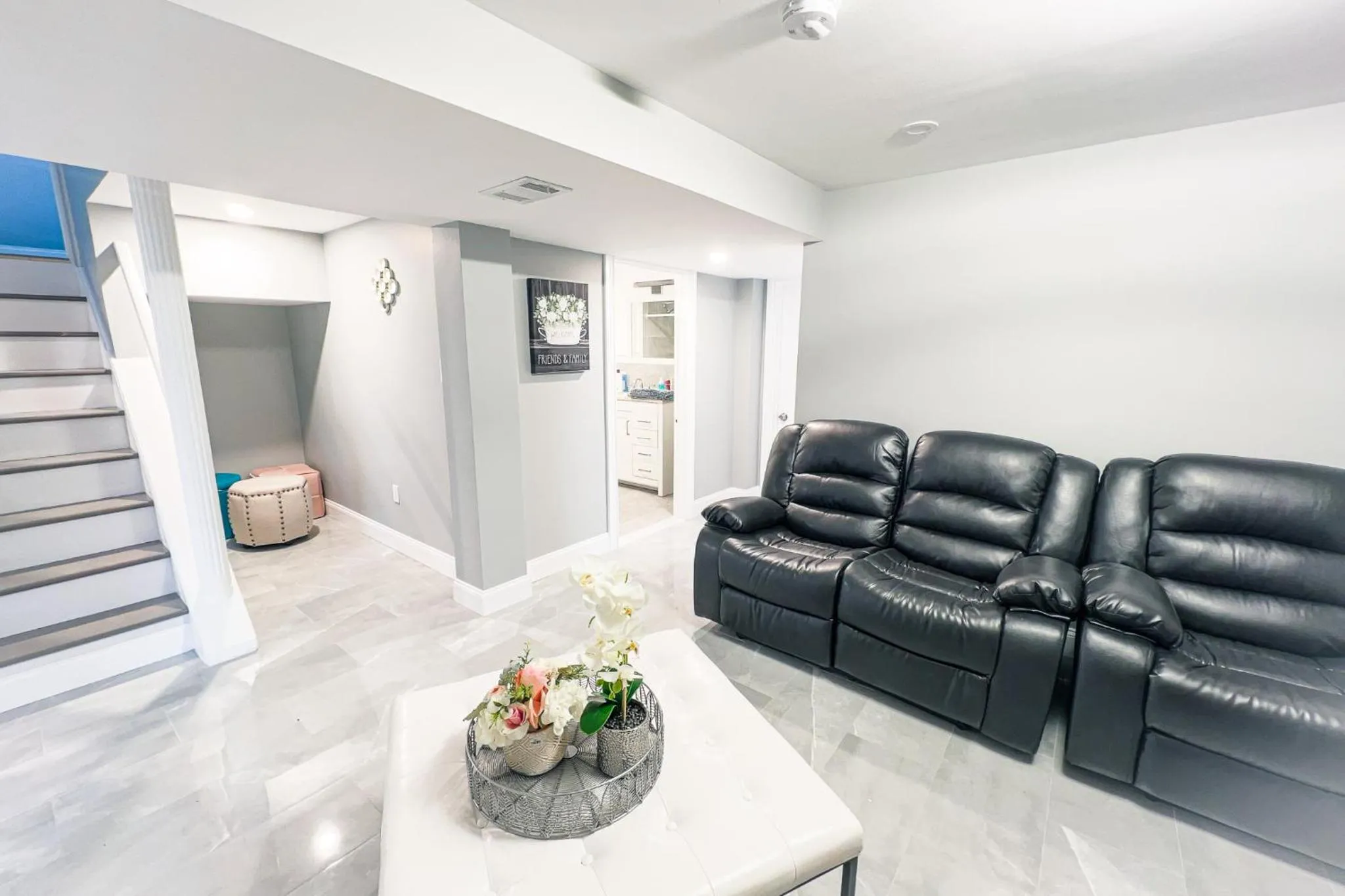 The Grand Gorge Villa-With Private Yard & Parking, Minutes From Falls & Casino by Niagara Hospitaliy