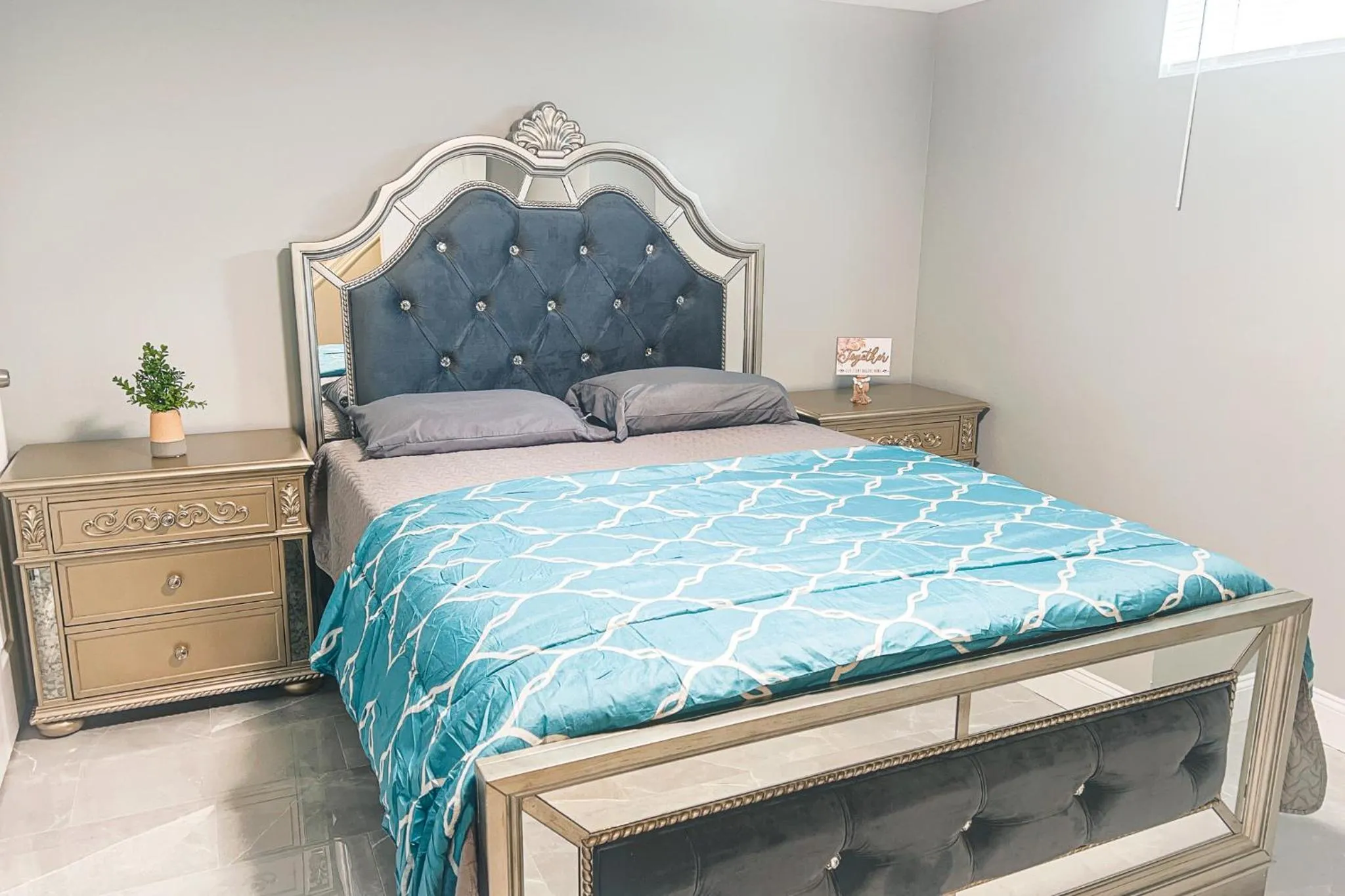 Bed in The Grand Gorge Villa-With Private Yard & Parking, Minutes From Falls & Casino by Niagara Hospitaliy