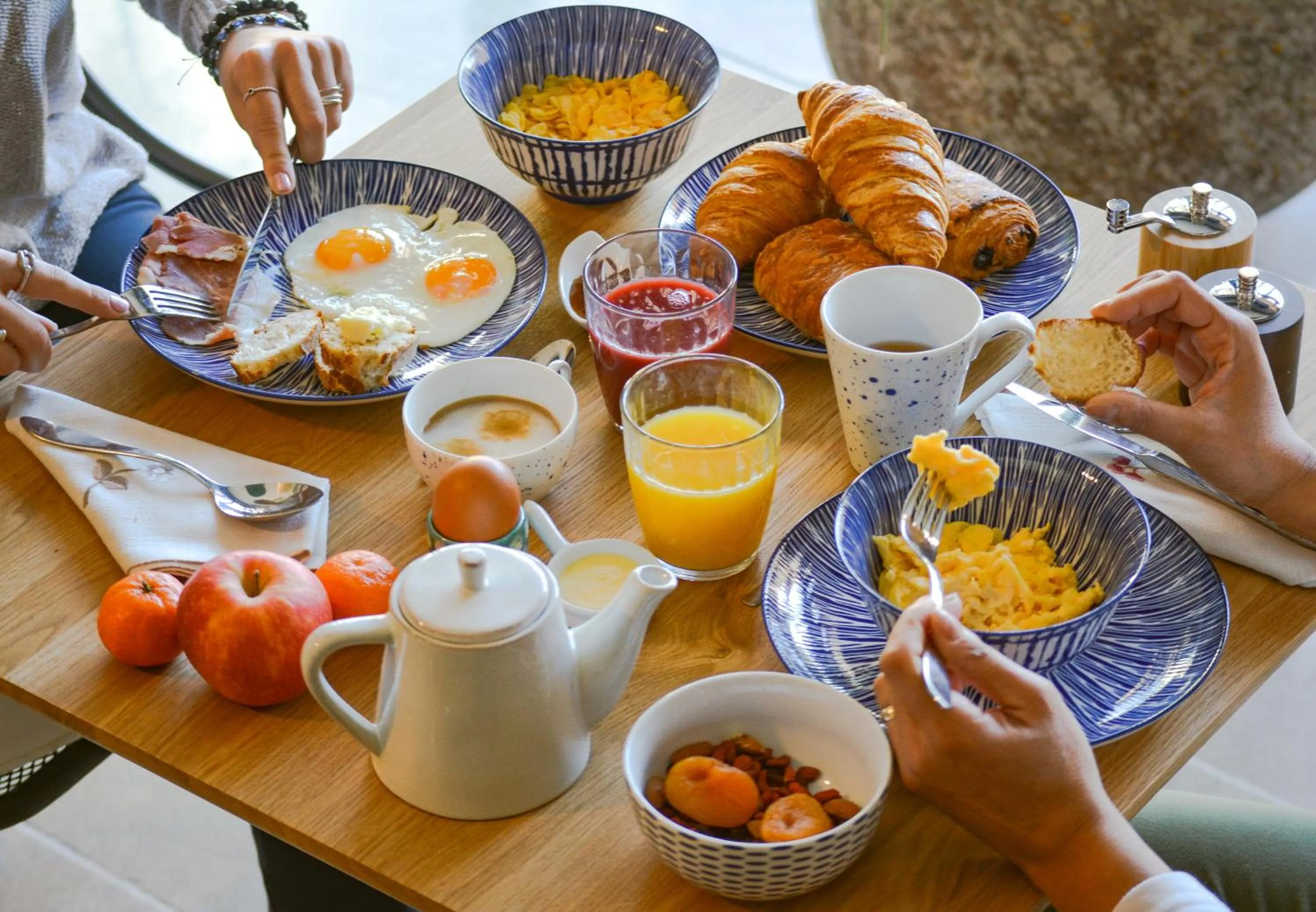 Buffet breakfast in LOU CALEN