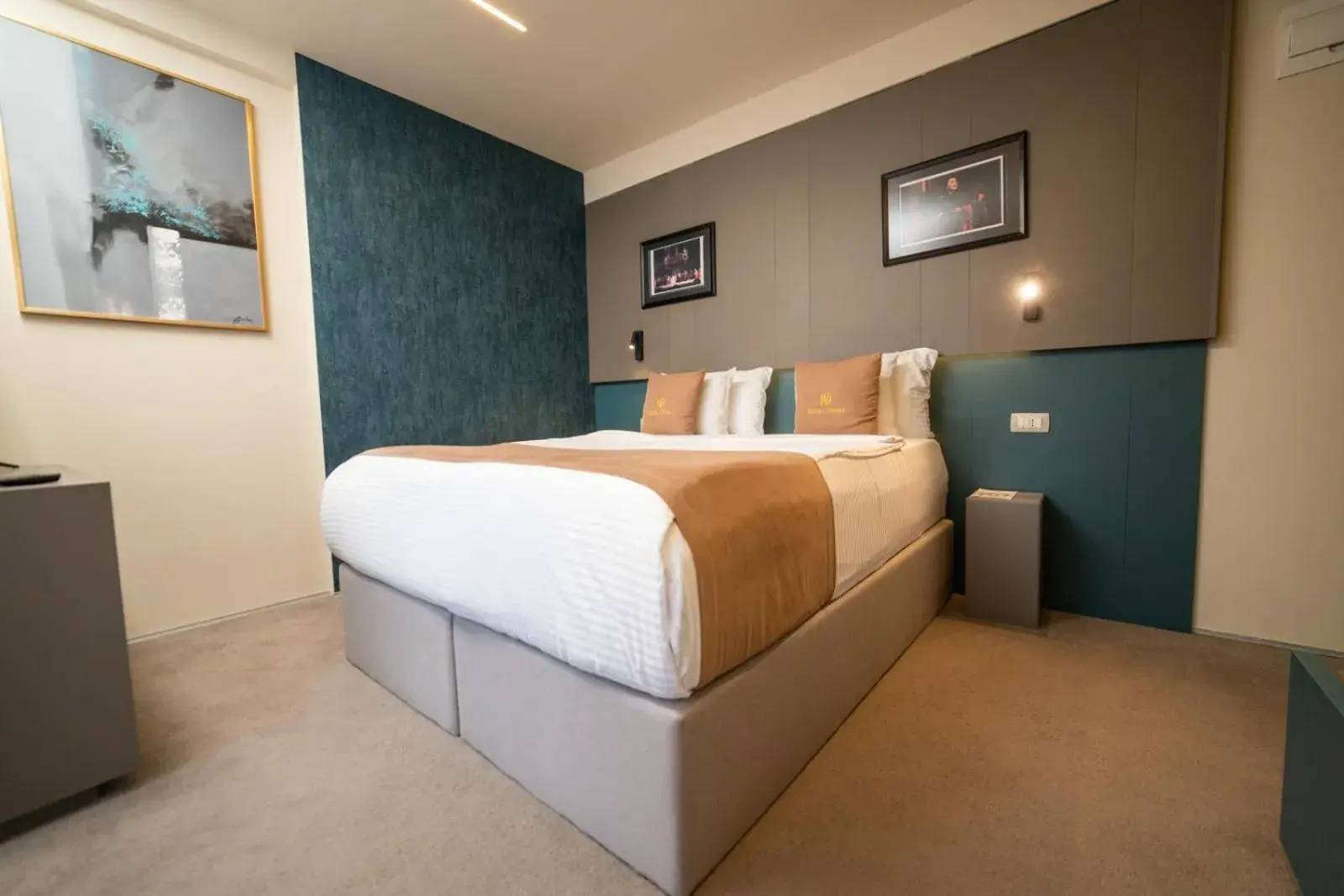 Deluxe Double Room with Balcony - single occupancy in Hotel Opera Deluxe Double Room with Balcony - single occupancy in Hotel Opera