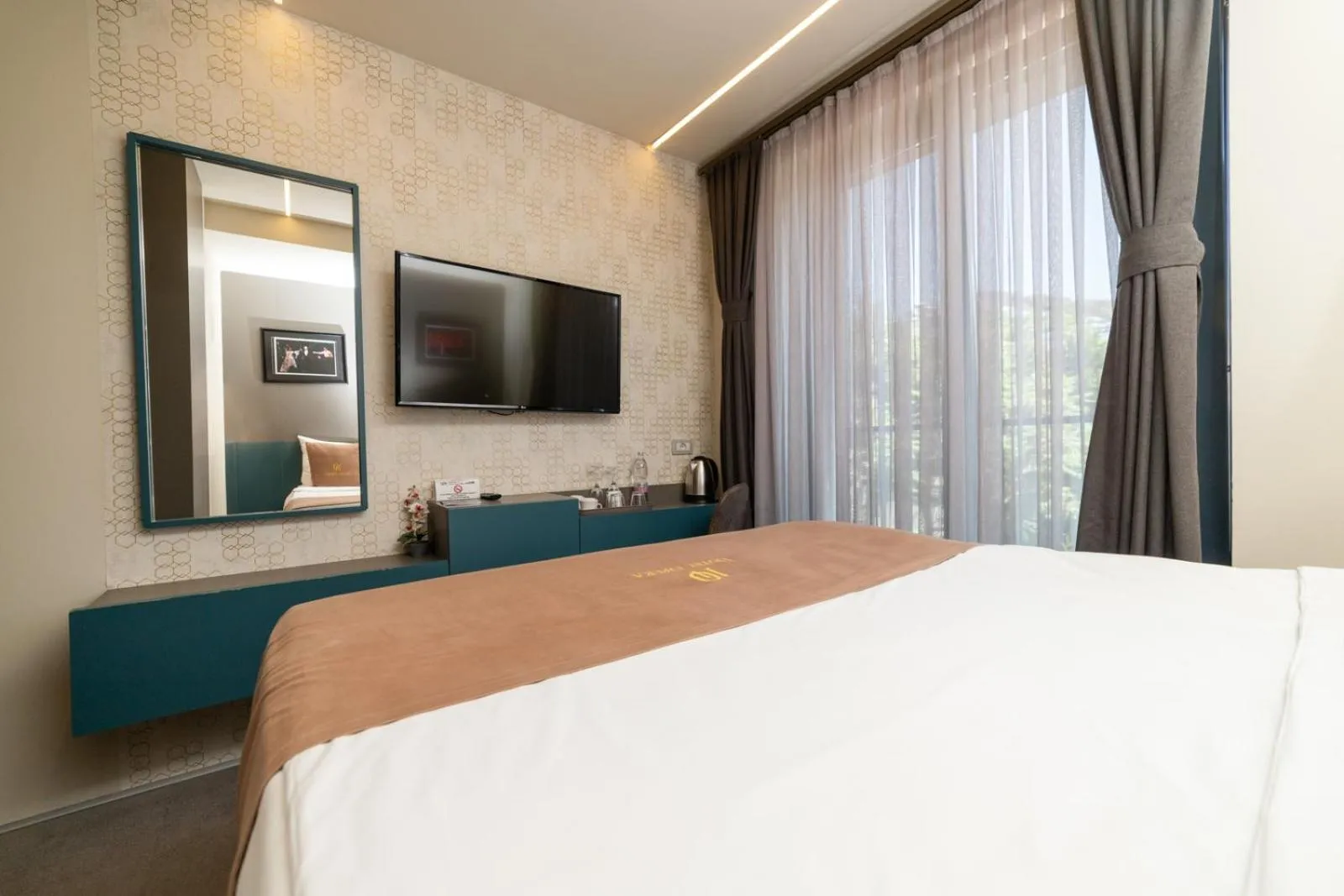 TV and multimedia, Bed in Hotel Opera