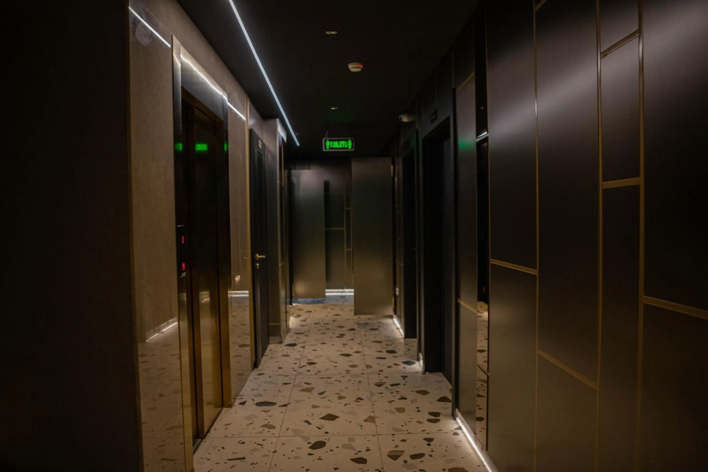 Restaurant/places to eat in Hotel Opera