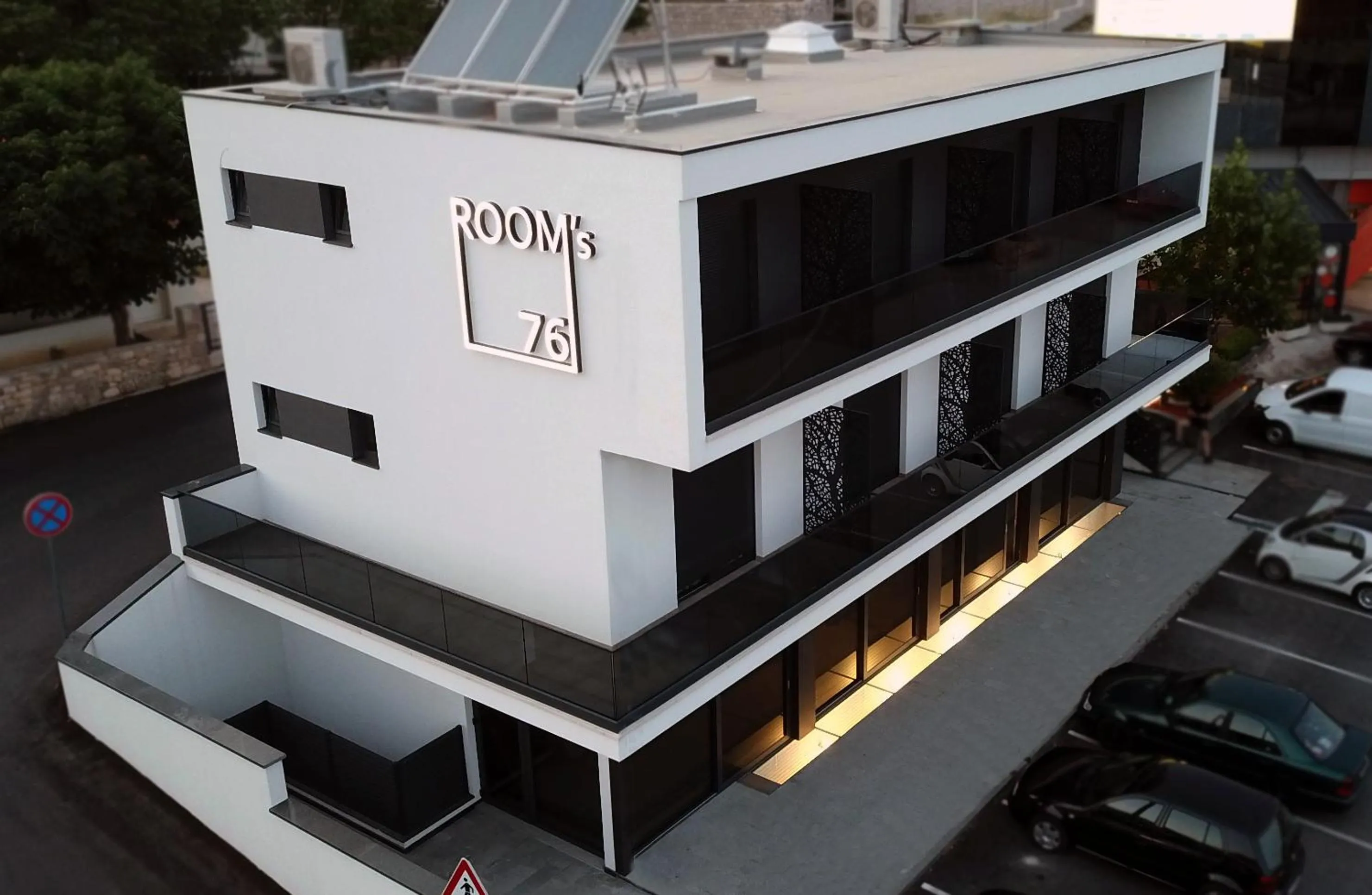 Property building in Boutique ROOMs 76