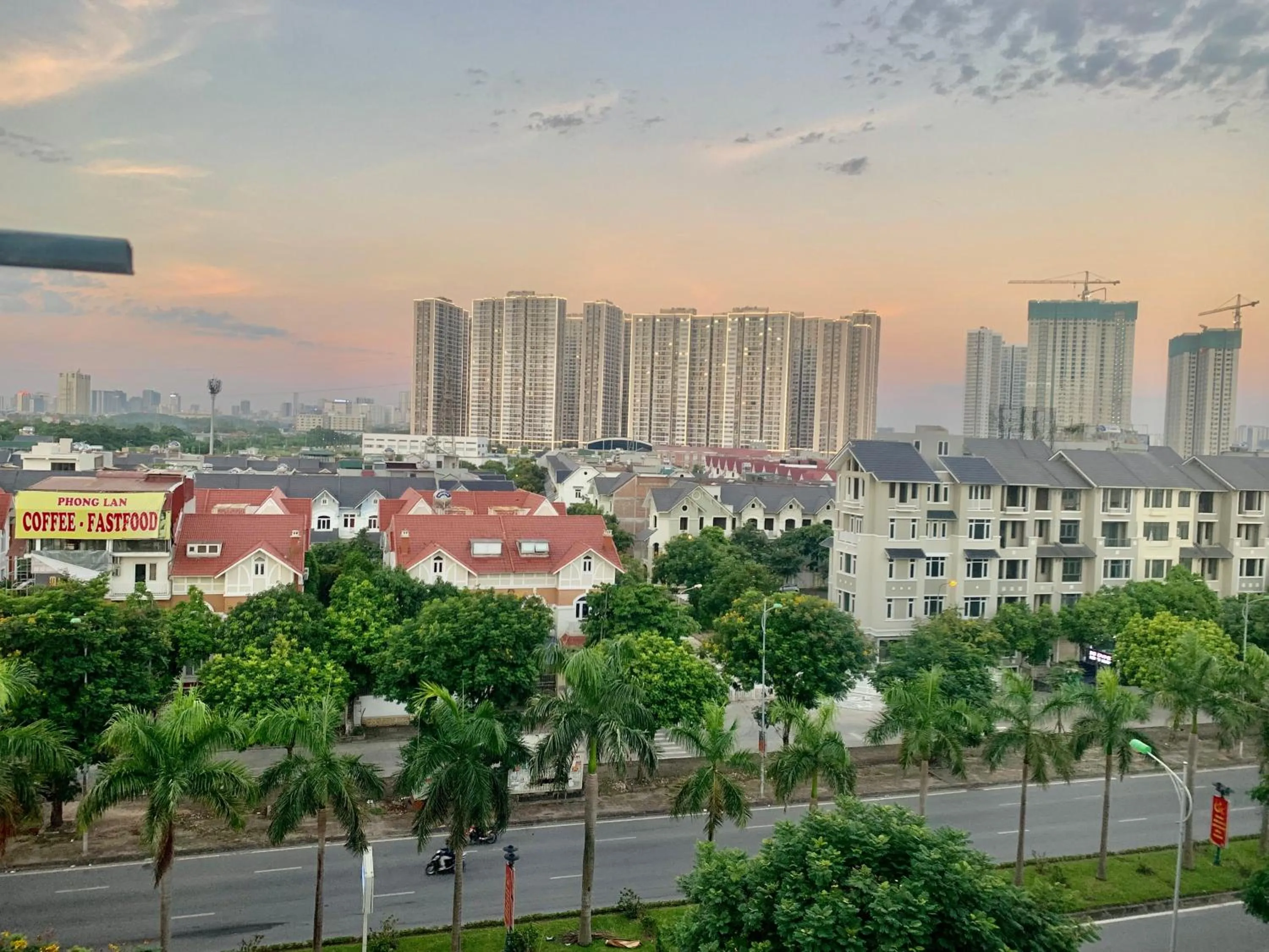 Neighbourhood in Hotel Royal II