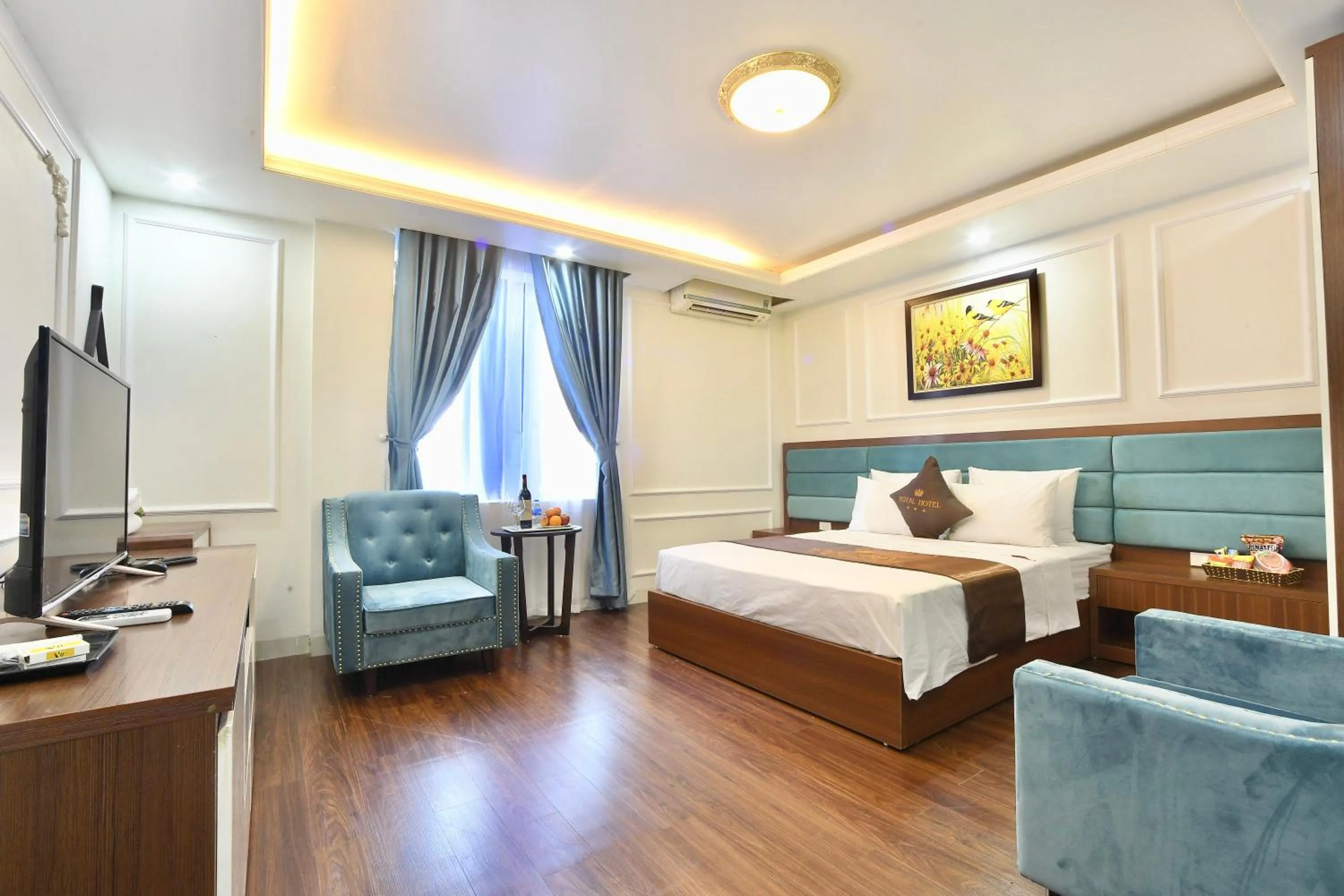 Bedroom, Bed in Hotel Royal II