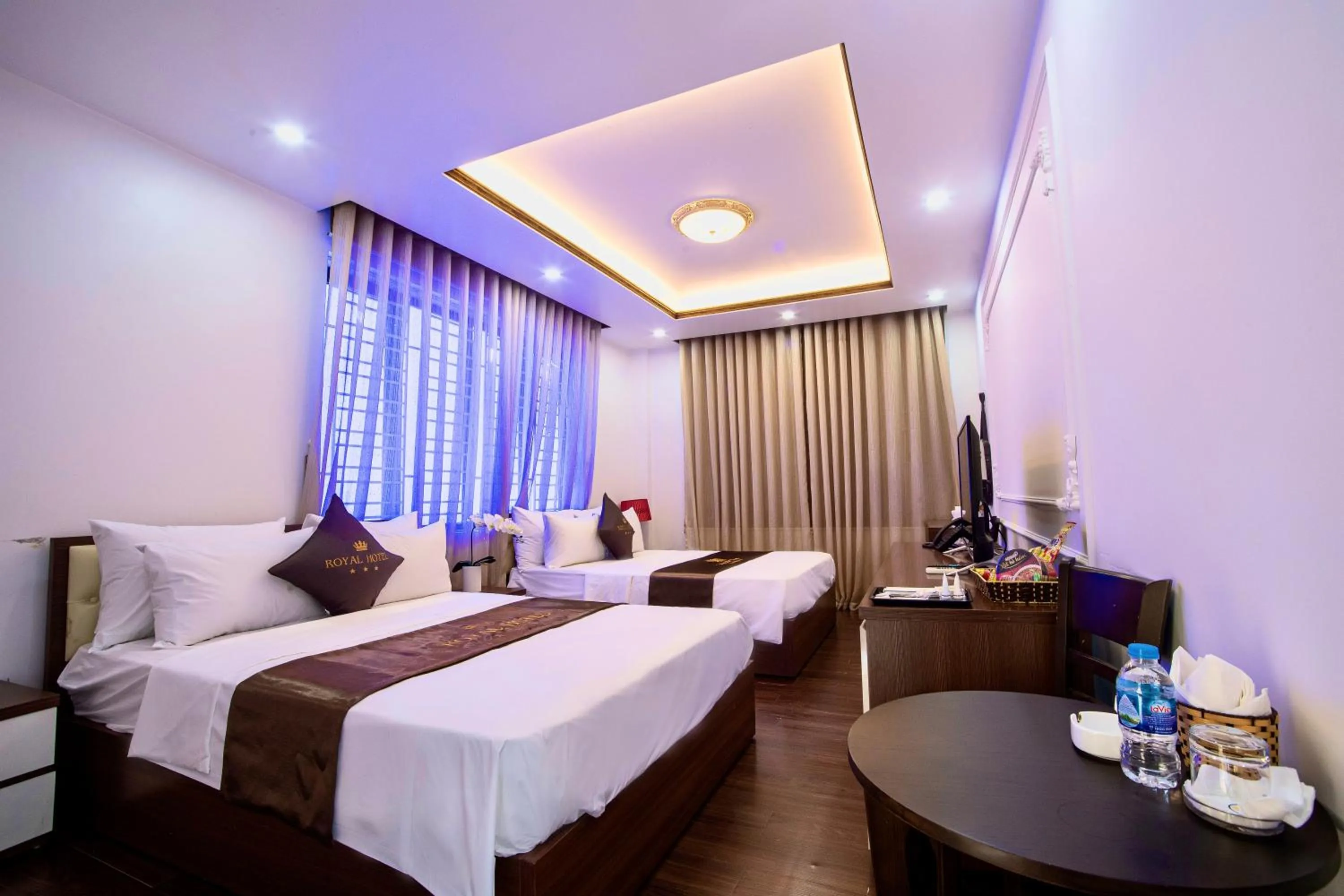 Bedroom, Bed in Hotel Royal II