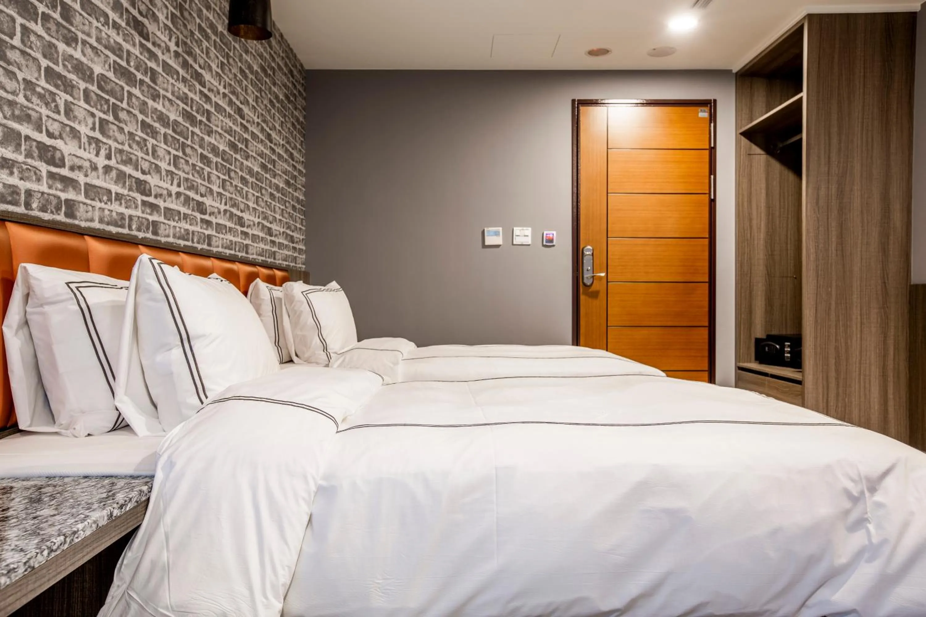 Photo of the whole room, Bed in San Chiao Hotel