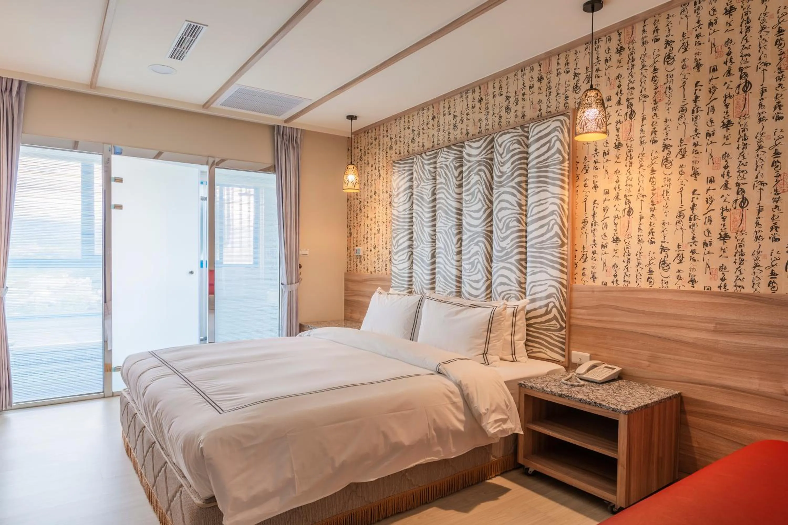 Photo of the whole room, Bed in San Chiao Hotel