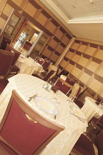 Restaurant/places to eat in Hotel Persico's