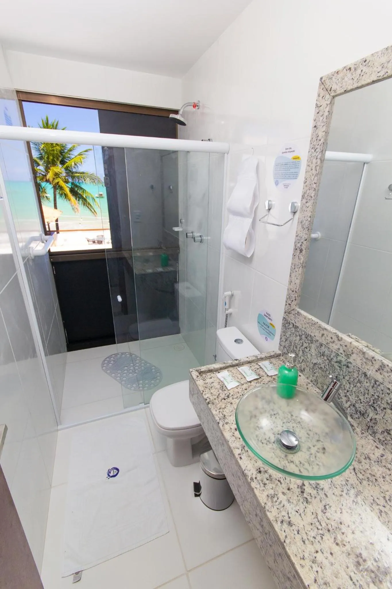 Toilet in Pousada Ecohar Yoga