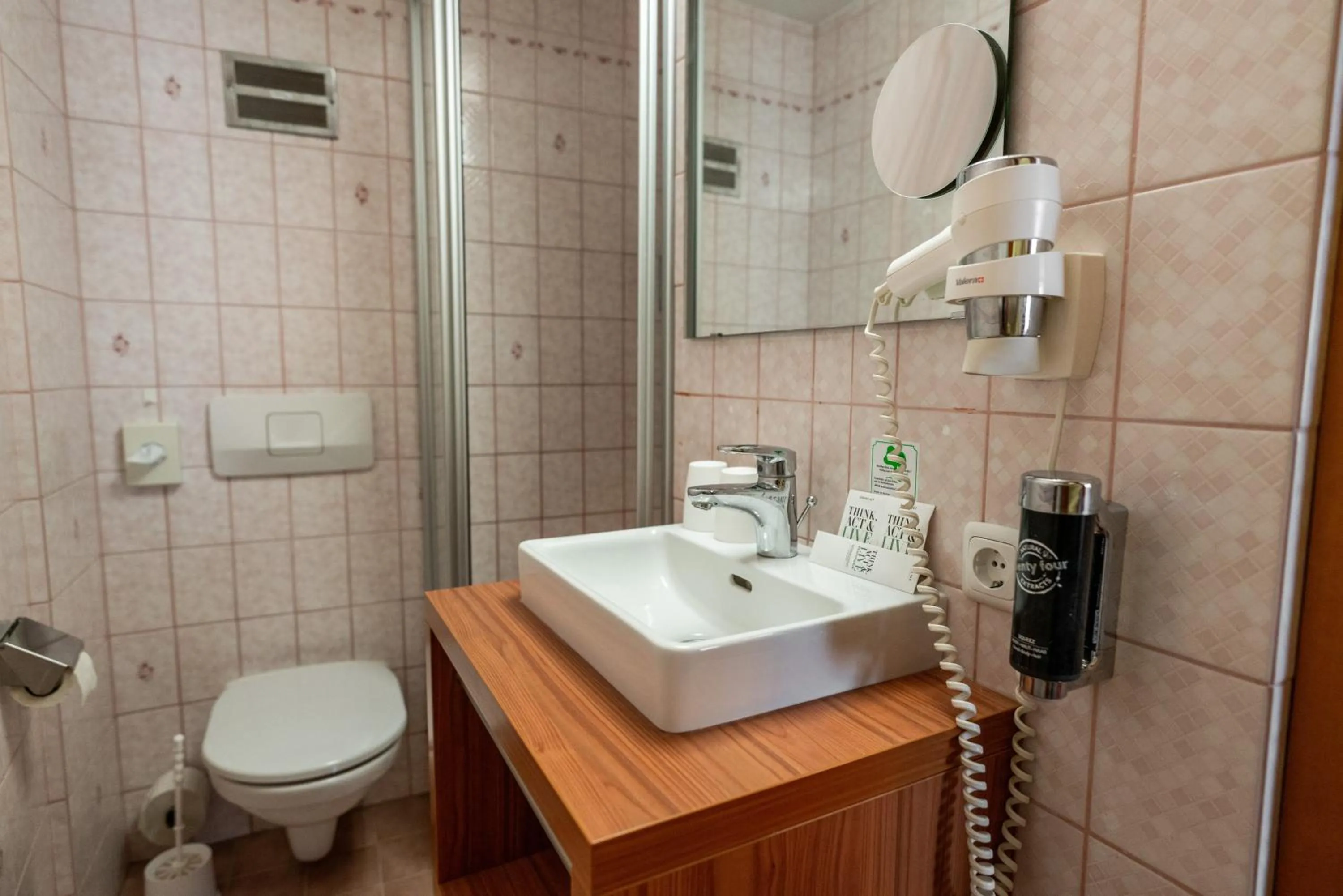 Bathroom in Cityhotel Trumer Stube