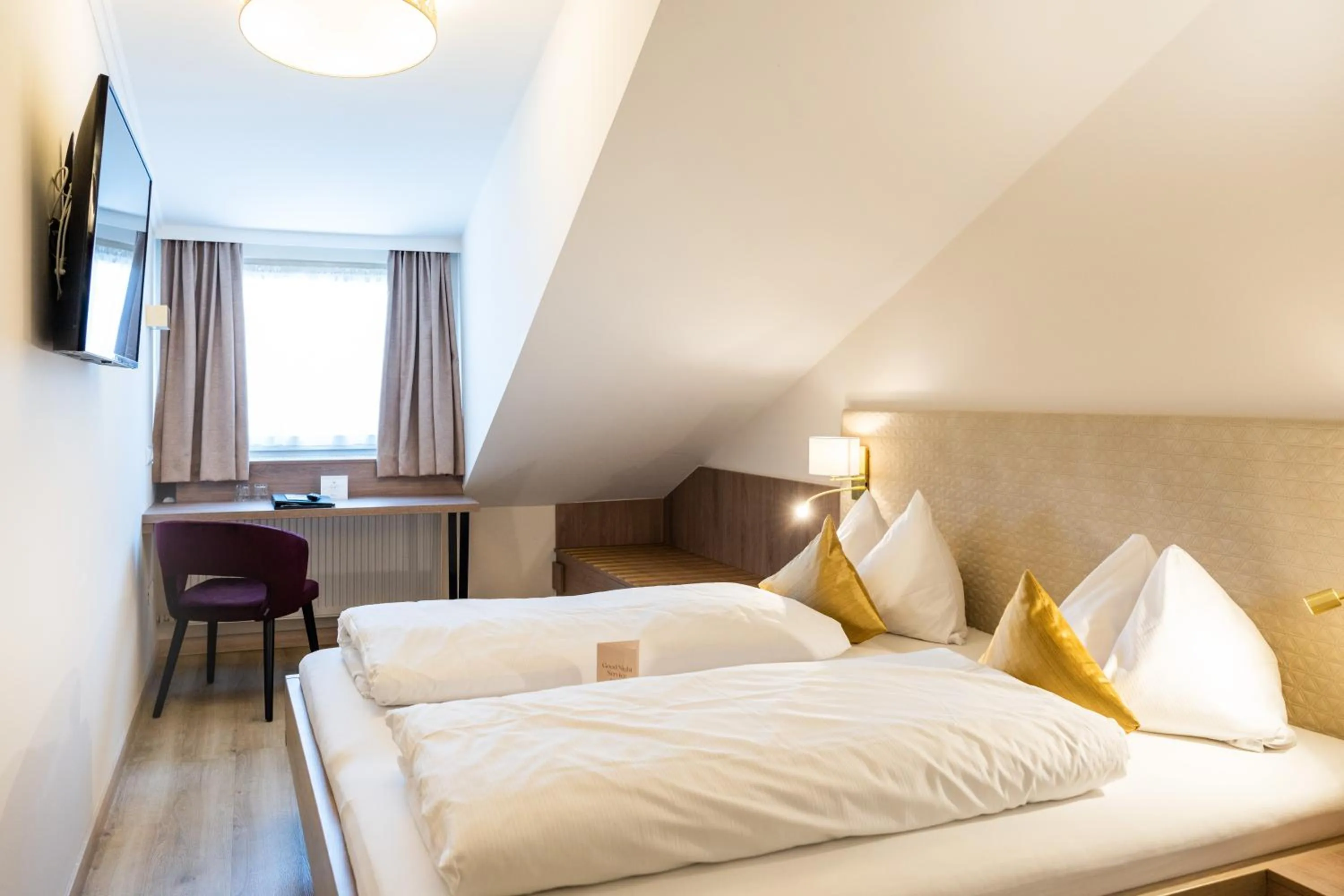 Bedroom, Bed in Cityhotel Trumer Stube