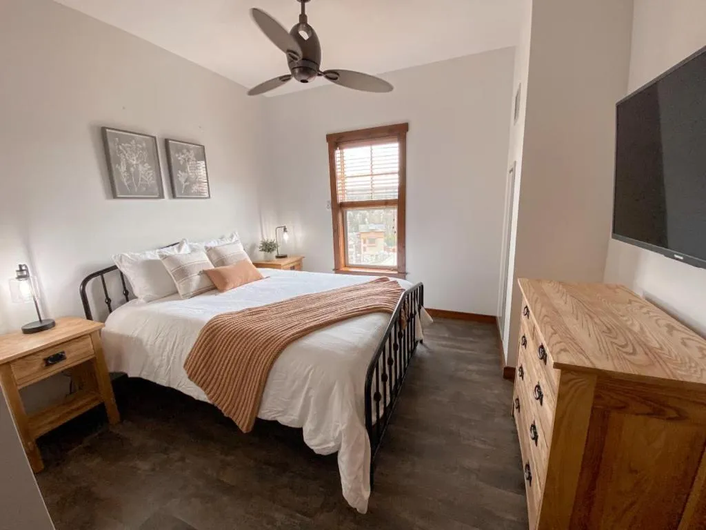 Bed in Remodeled Ski In-Out - 305 Soaring Eagle - Luxury!