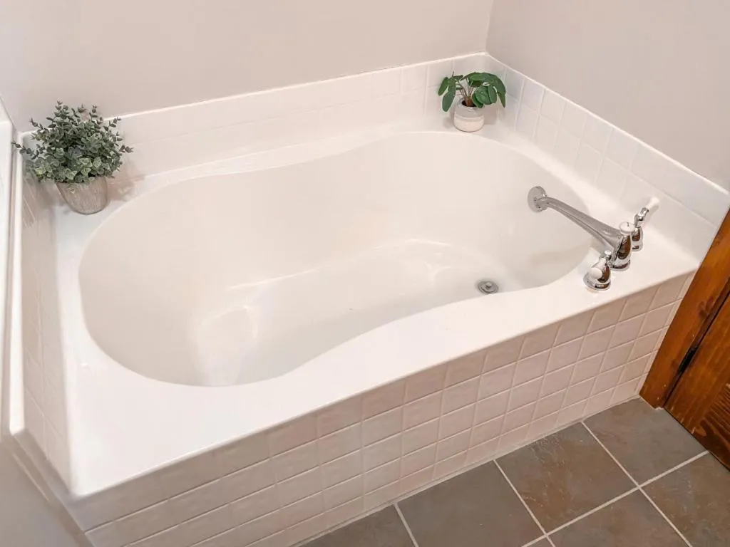 Bath in Remodeled Ski In-Out - 305 Soaring Eagle - Luxury!
