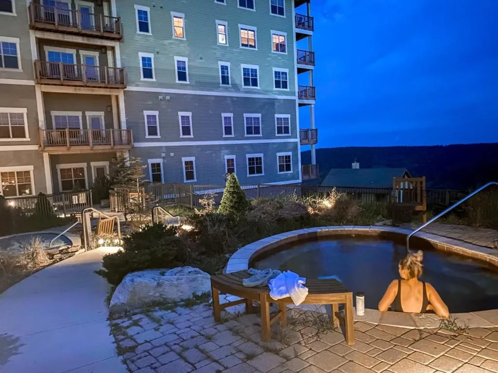 Hot Tub in Remodeled Ski In-Out - 305 Soaring Eagle - Luxury!