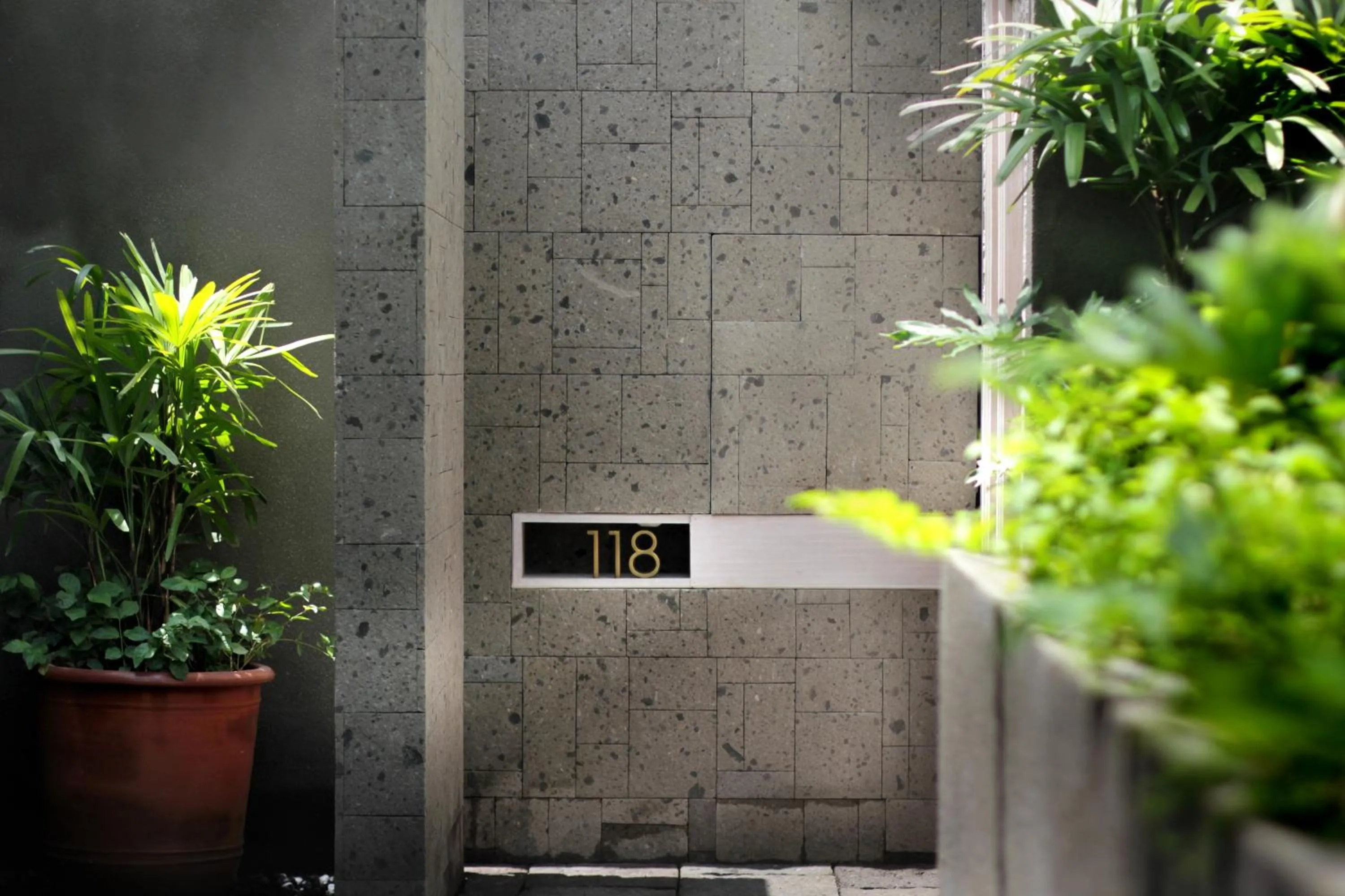 Facade/entrance in Blossom Eco Luxe Villas by Ekosistem