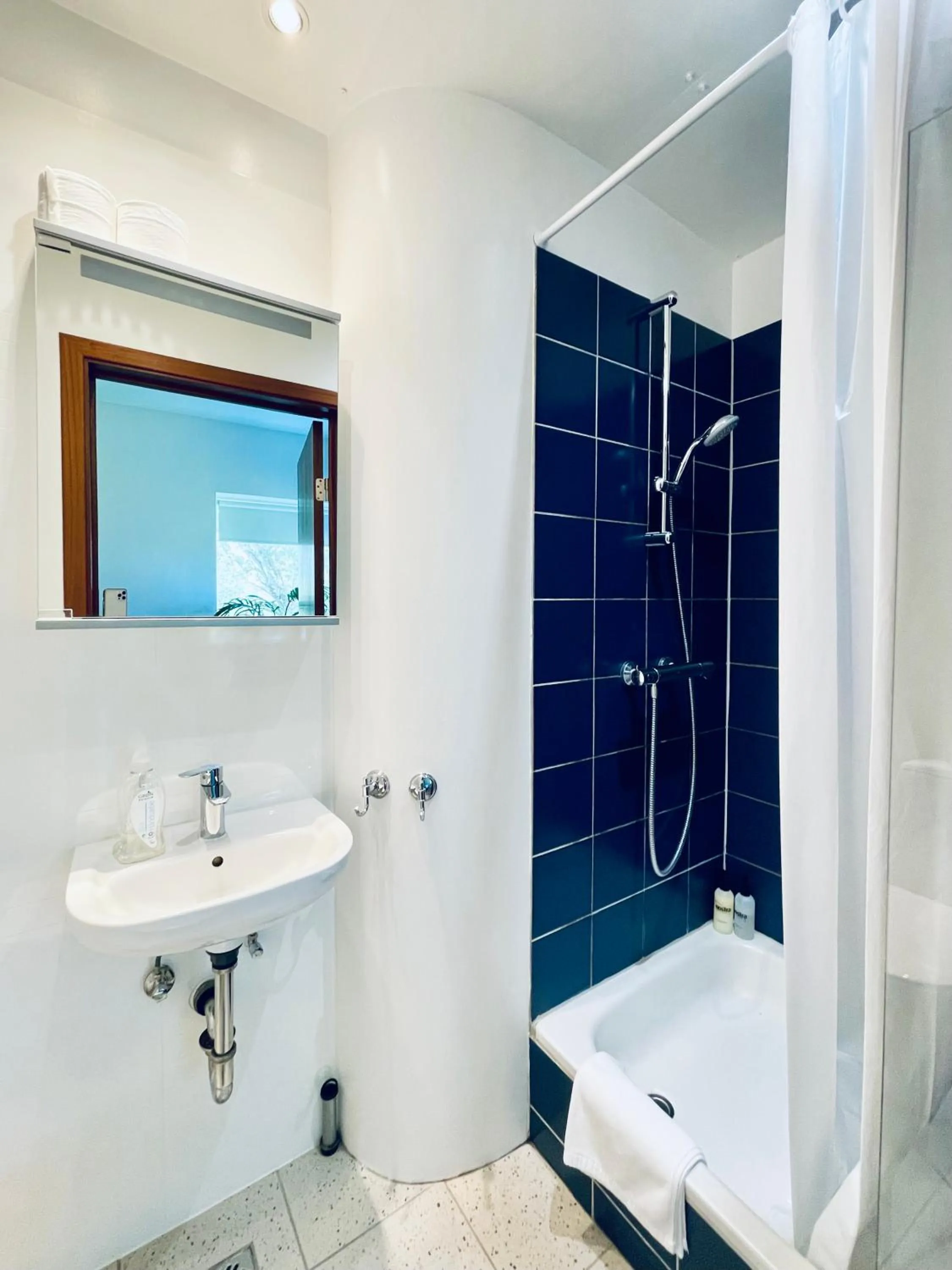 Bathroom in Day Dream Soleyjargata Rooms & Apartments