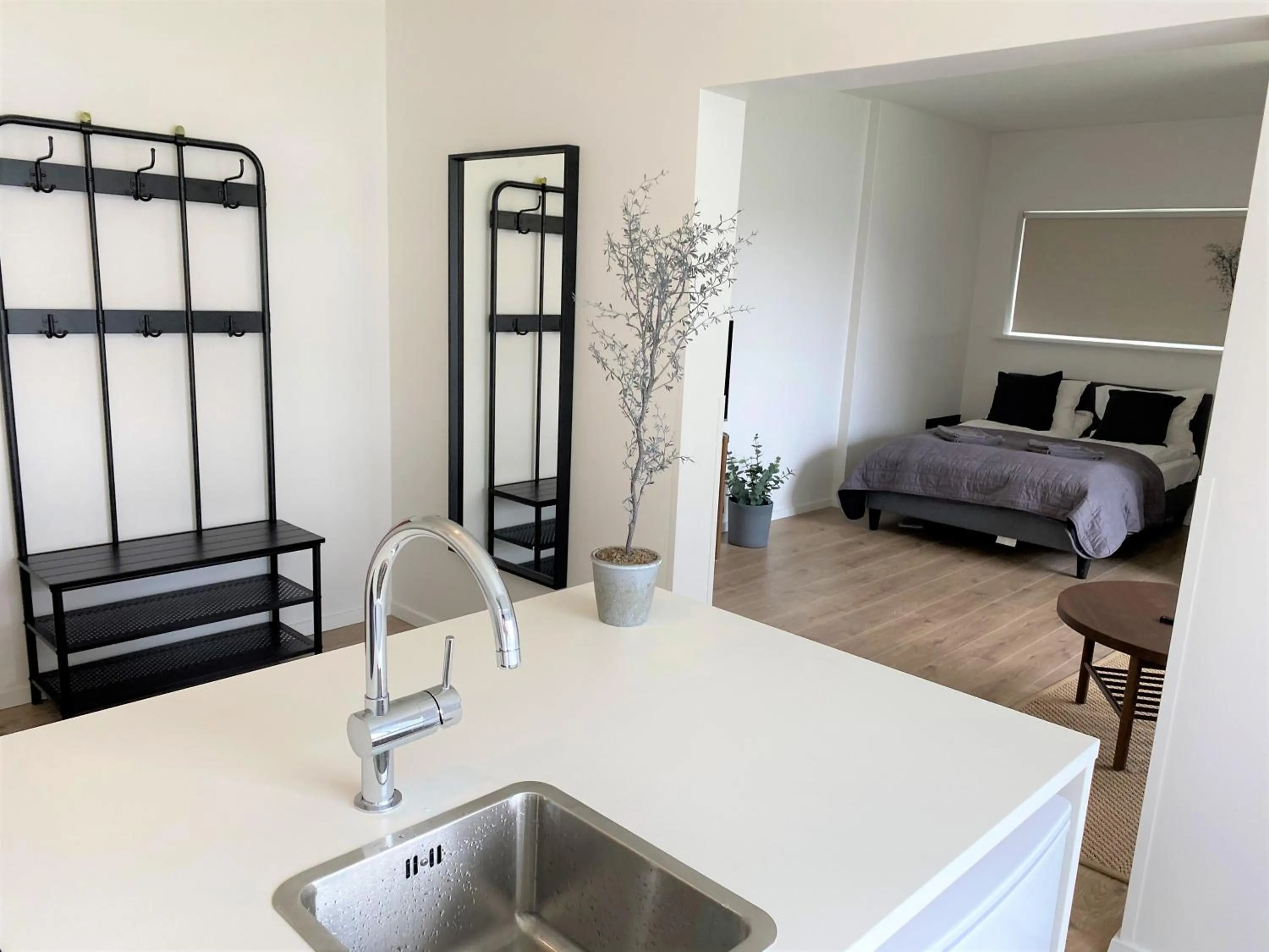 Kitchen or kitchenette, Bed in Day Dream Soleyjargata Rooms & Apartments