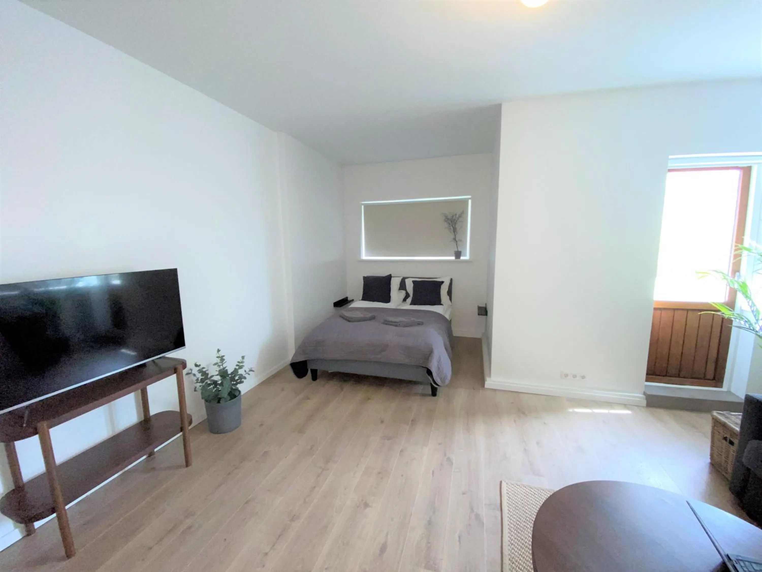 Communal lounge/ TV room, Bed in Day Dream Soleyjargata Rooms & Apartments