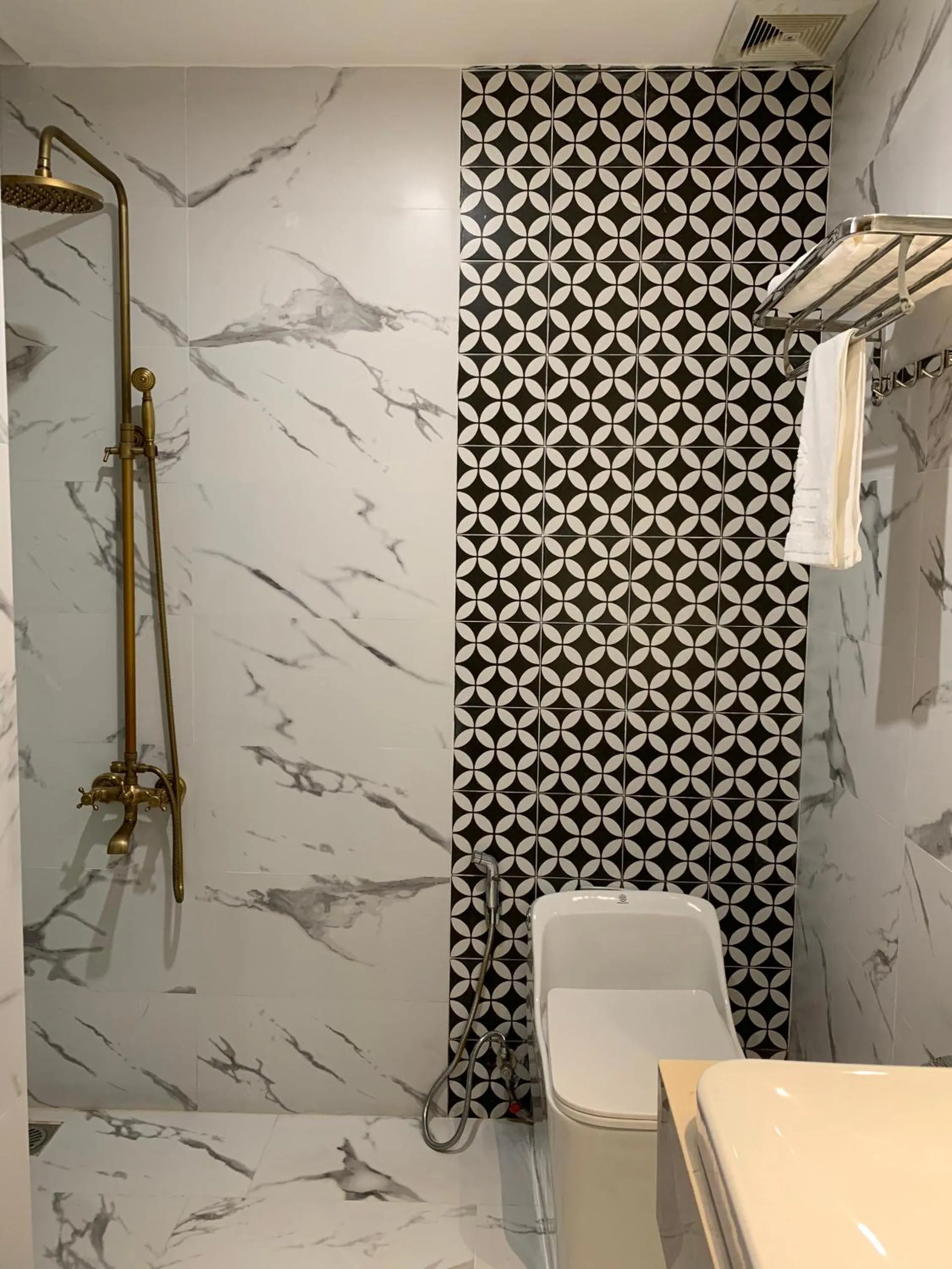 Toilet in Sao Charm Sài Gòn Hotel