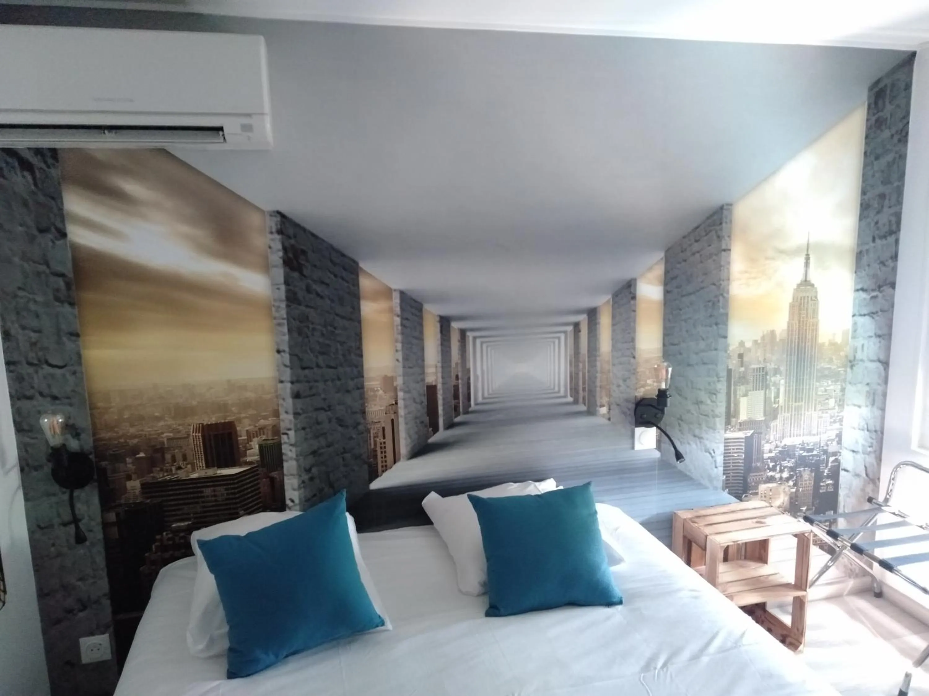 Photo of the whole room, Bed in Urban Style Arl HOTEL