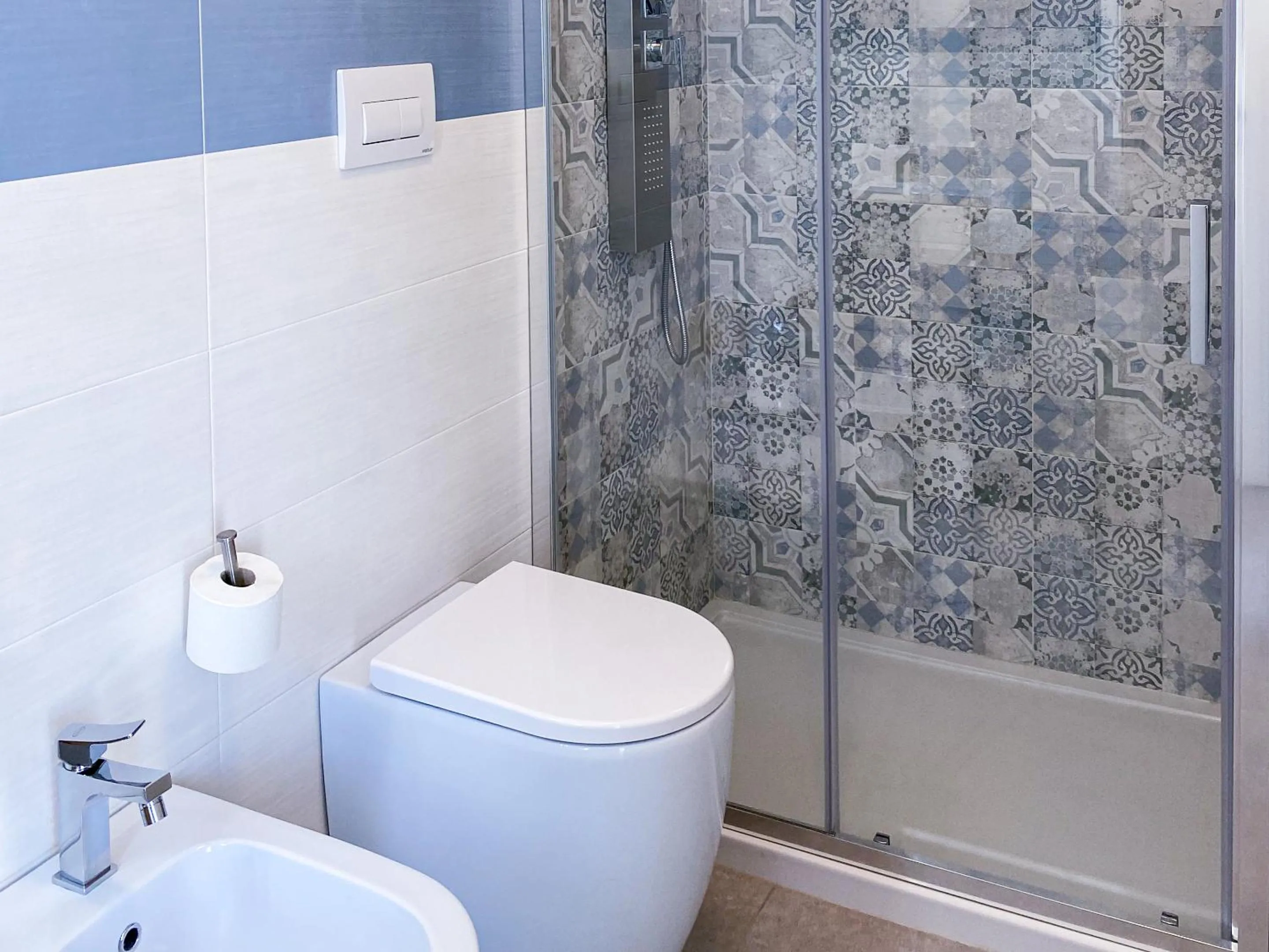 Shower in Dimora Calauriia - Adults Only