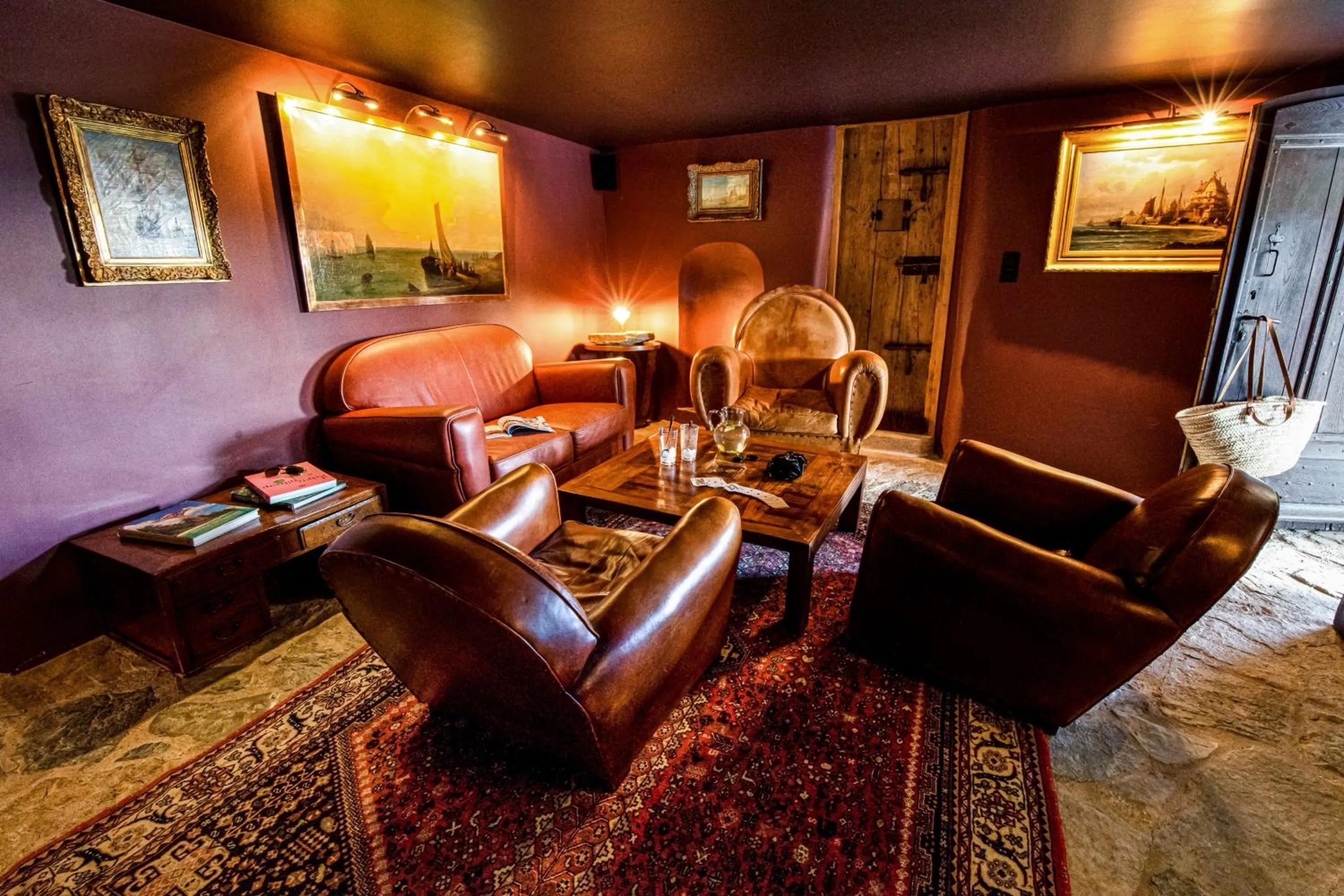 Communal lounge/ TV room in Le Barretian