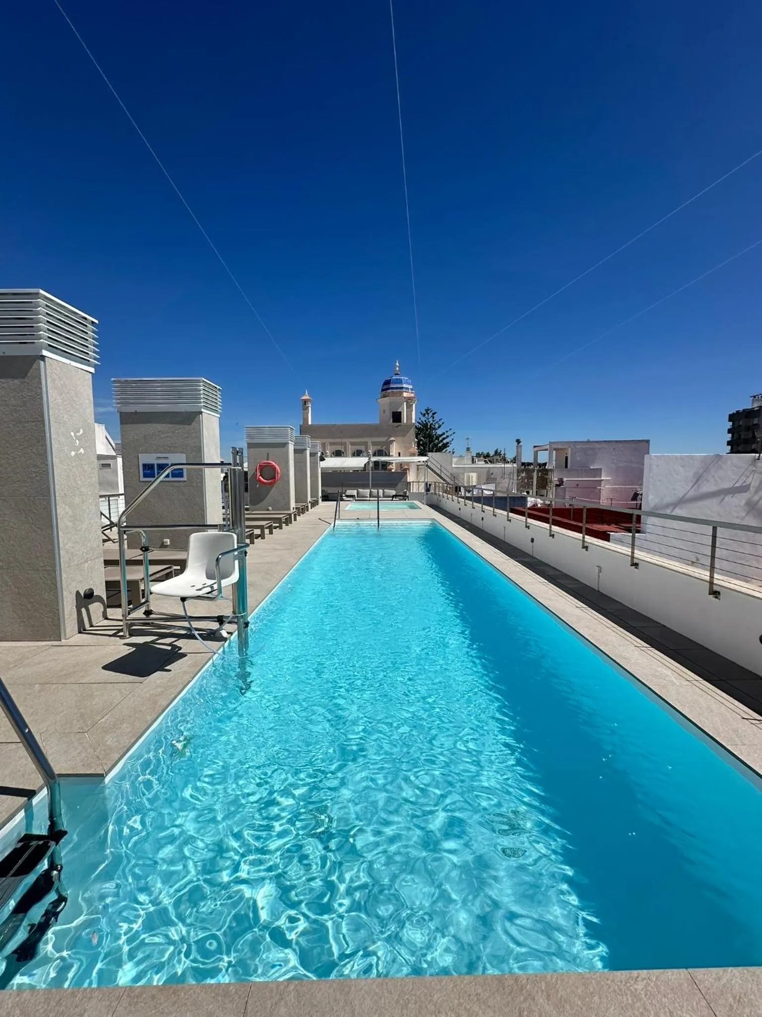 Swimming pool in Goodnight Cádiz Apartments