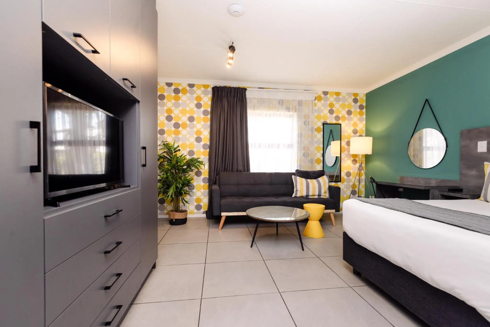 Photo of the whole room, Bed in MINT Express Melrose View