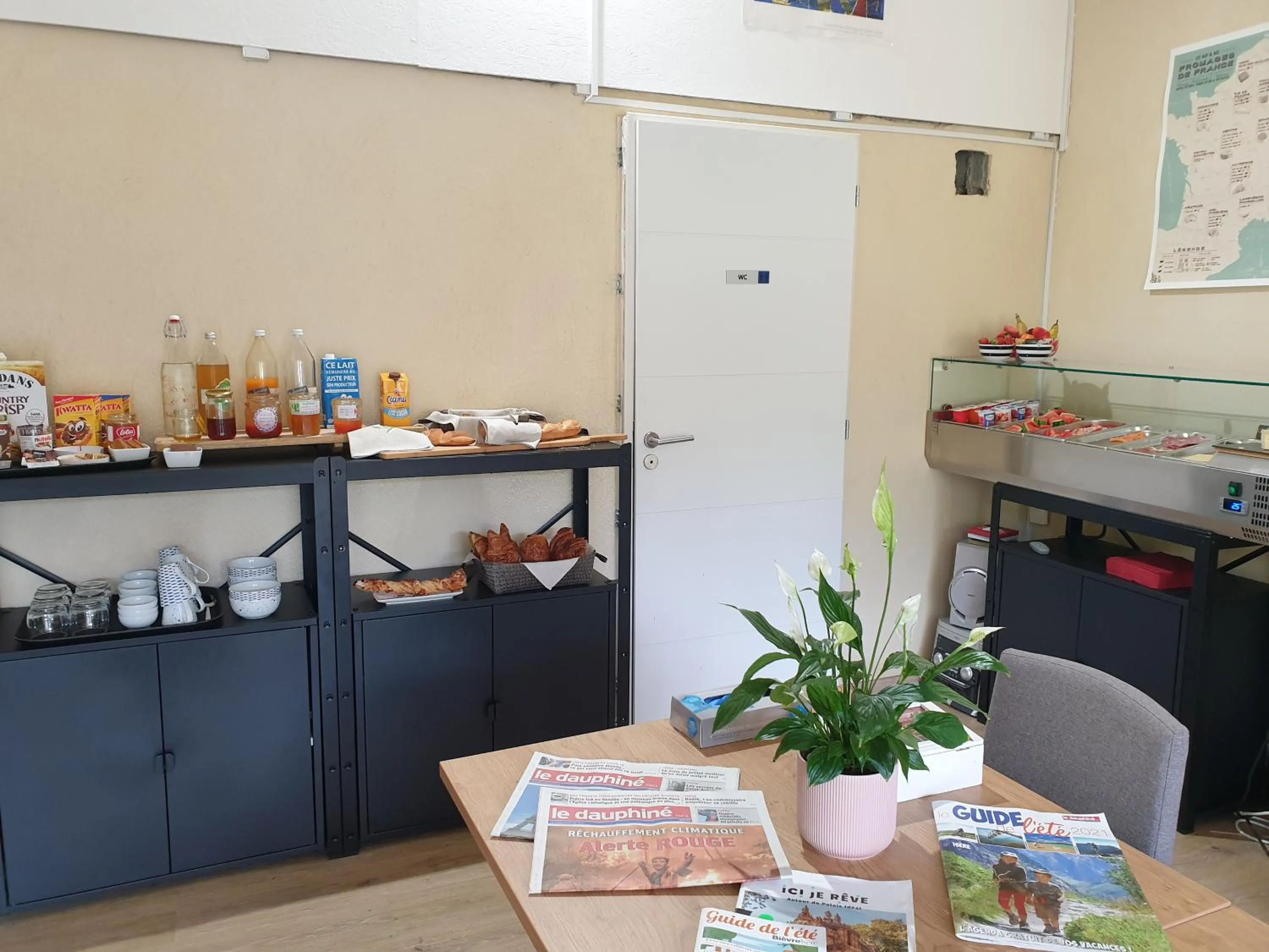 Buffet breakfast in Chambres et Table d'hôtes "La Pastorale Gourmande" FR - NE - EN - DE - IT