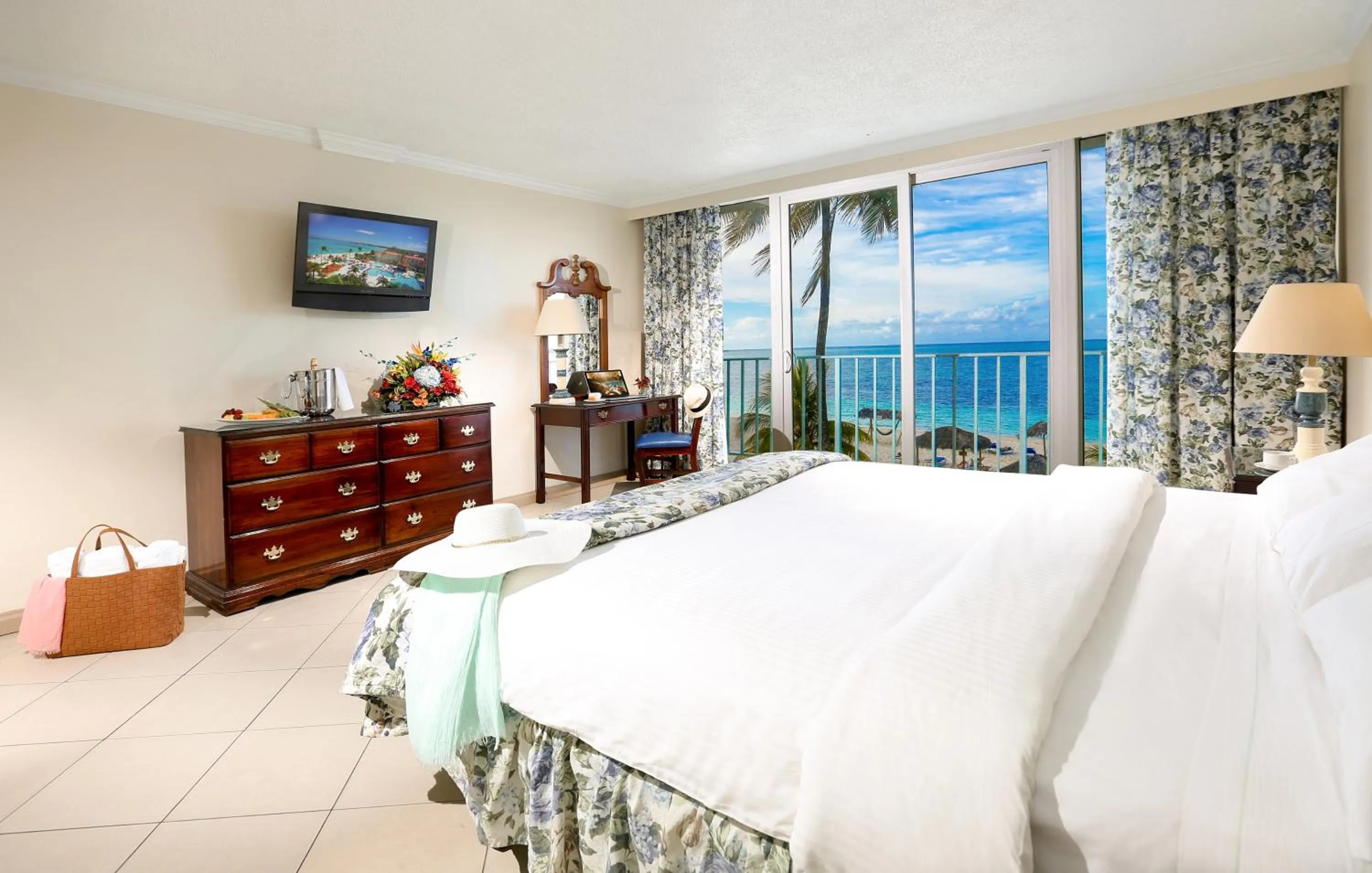 Bedroom, Bed in Breezes Resort & Spa All Inclusive, Bahamas