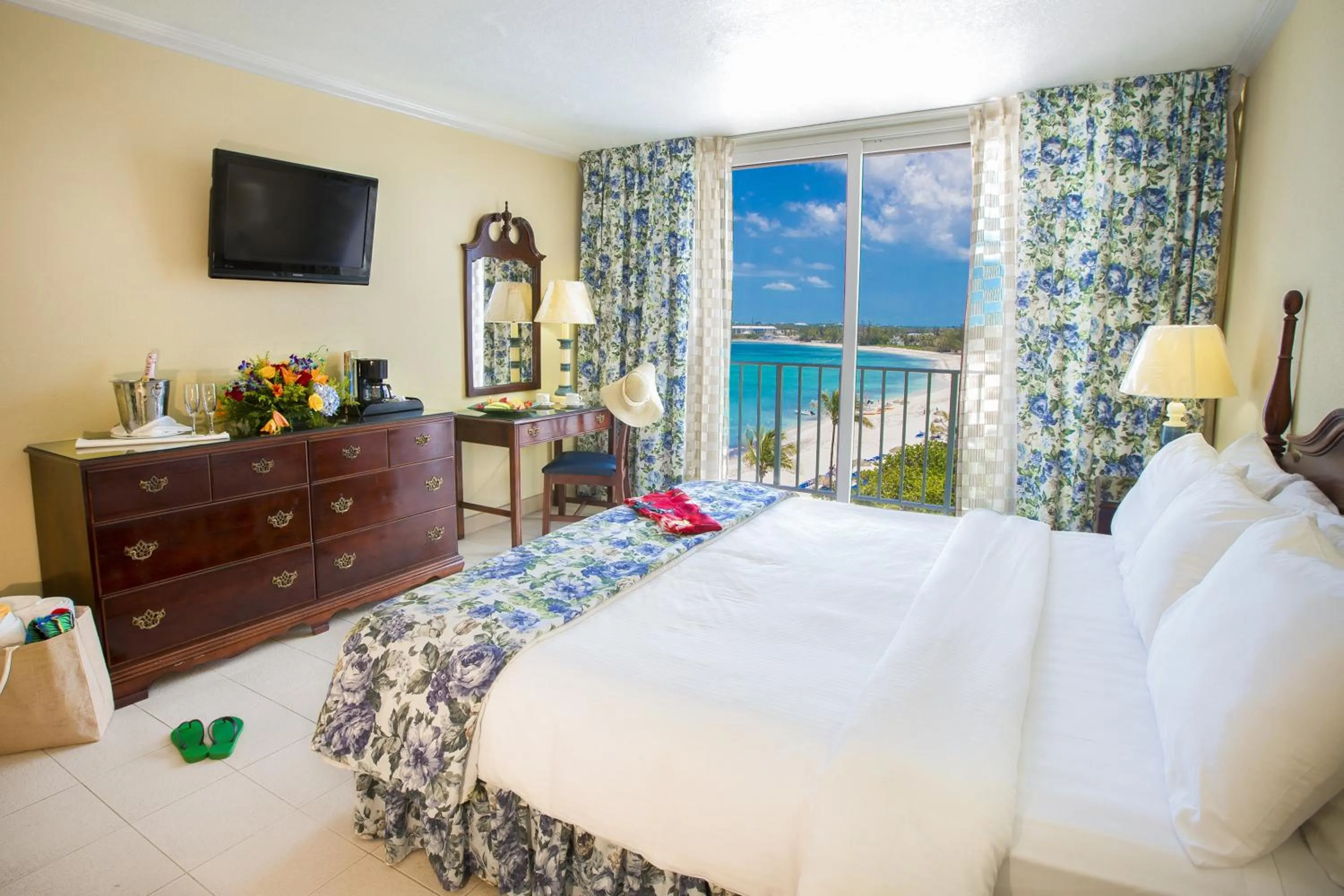 Bed in Breezes Resort & Spa All Inclusive, Bahamas