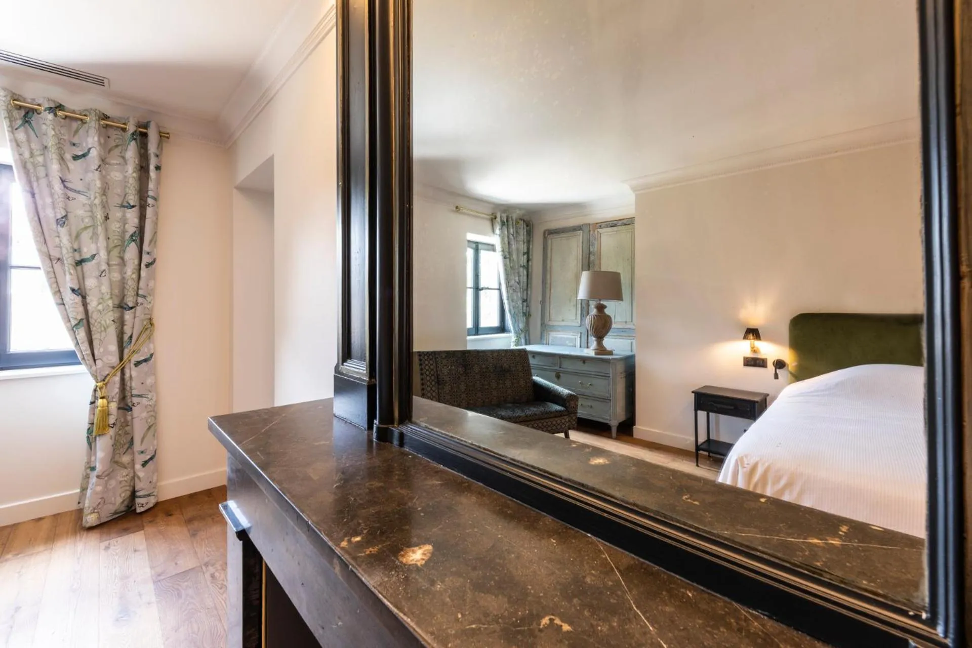 Photo of the whole room, Bed in Hôtel Villa Alexandre