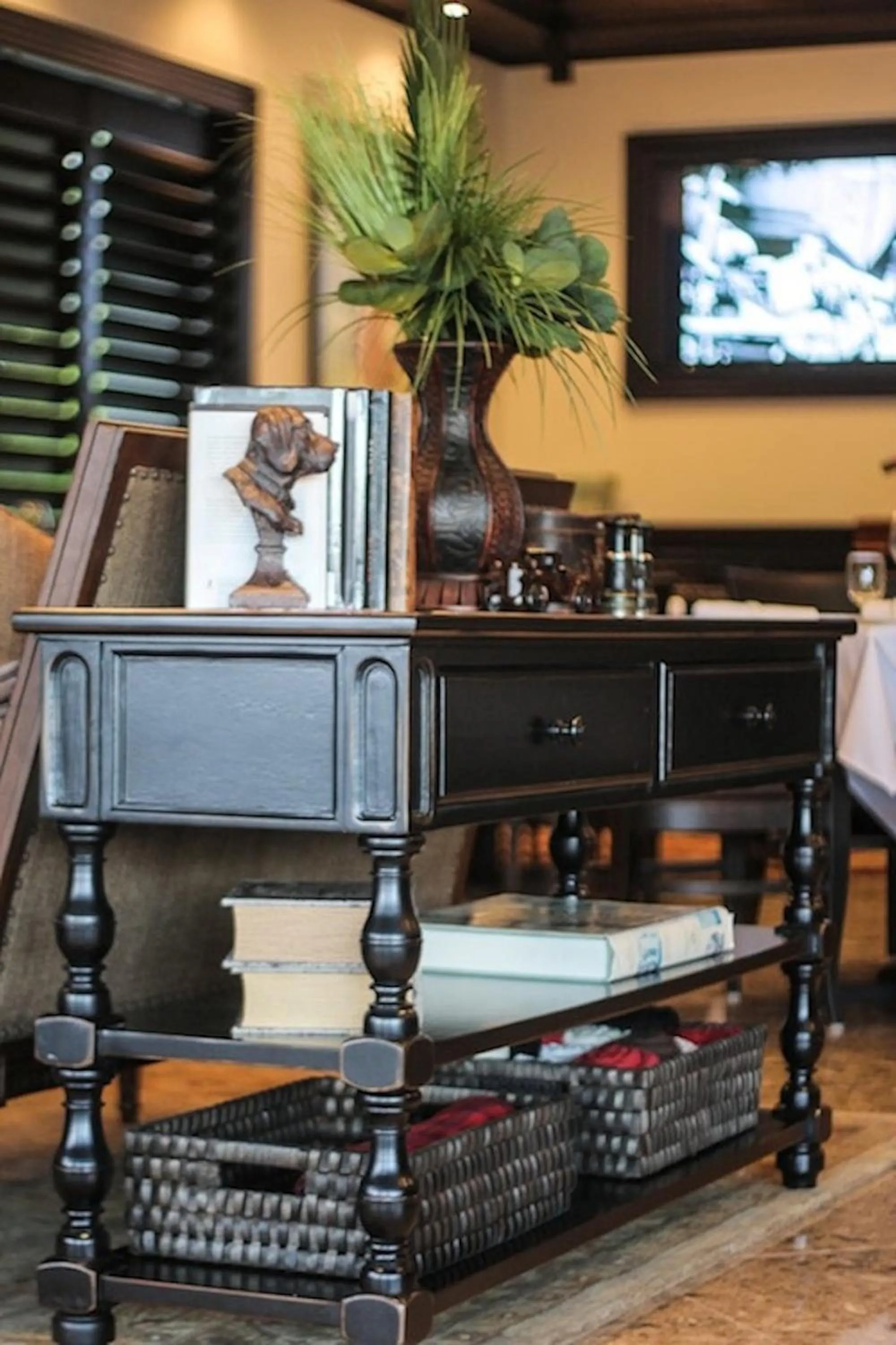 Decorative detail in Dolphin Cove